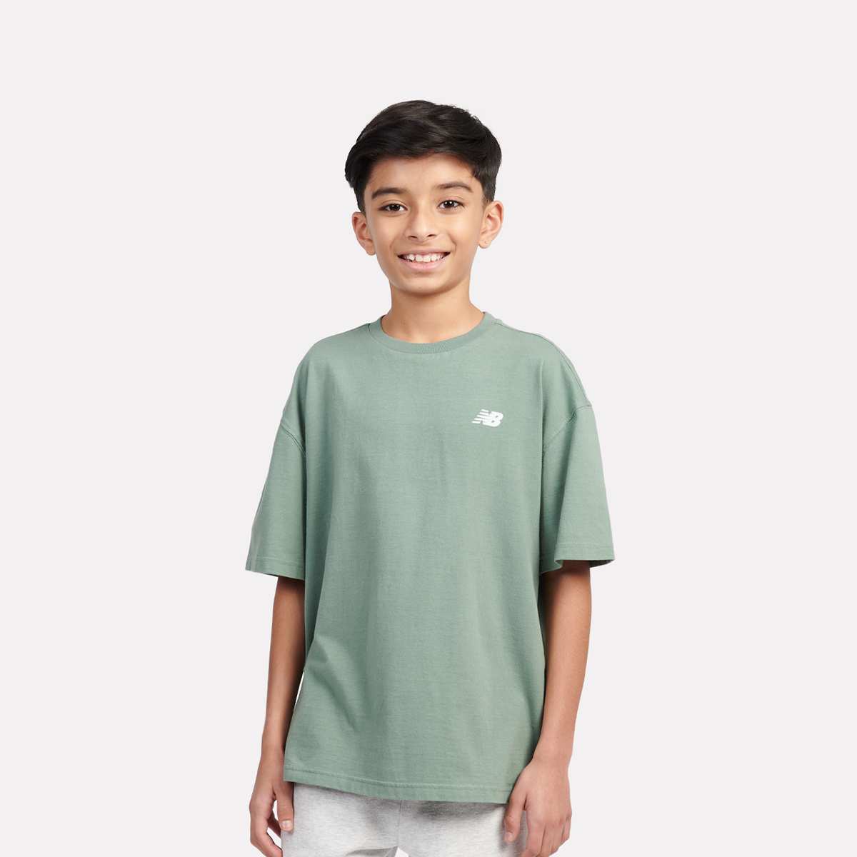 New Balance Back Graphic Queue Tee unisex T-Shirts groen Kleding