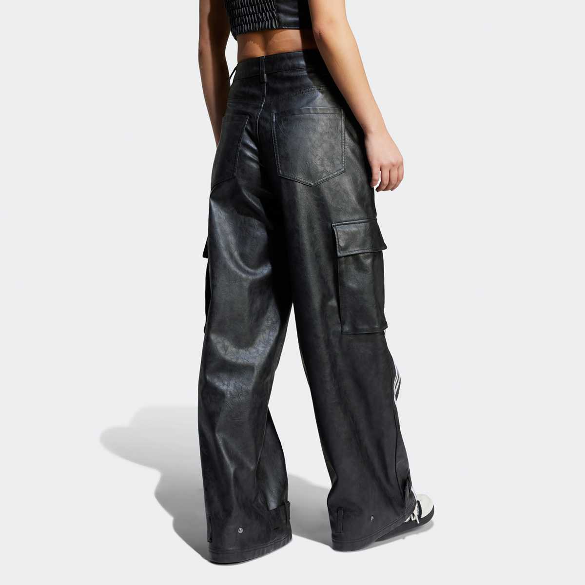 adidas Originals Wide-Leg Kunstleren Broek women Cargobroeken zwart Kleding