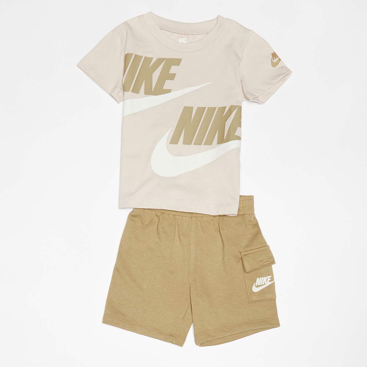 Nike Sportswear High Brand Read Cargo Shorts Set (2 Piece) Baby Rompers & Sets in beige formaten: 18 M