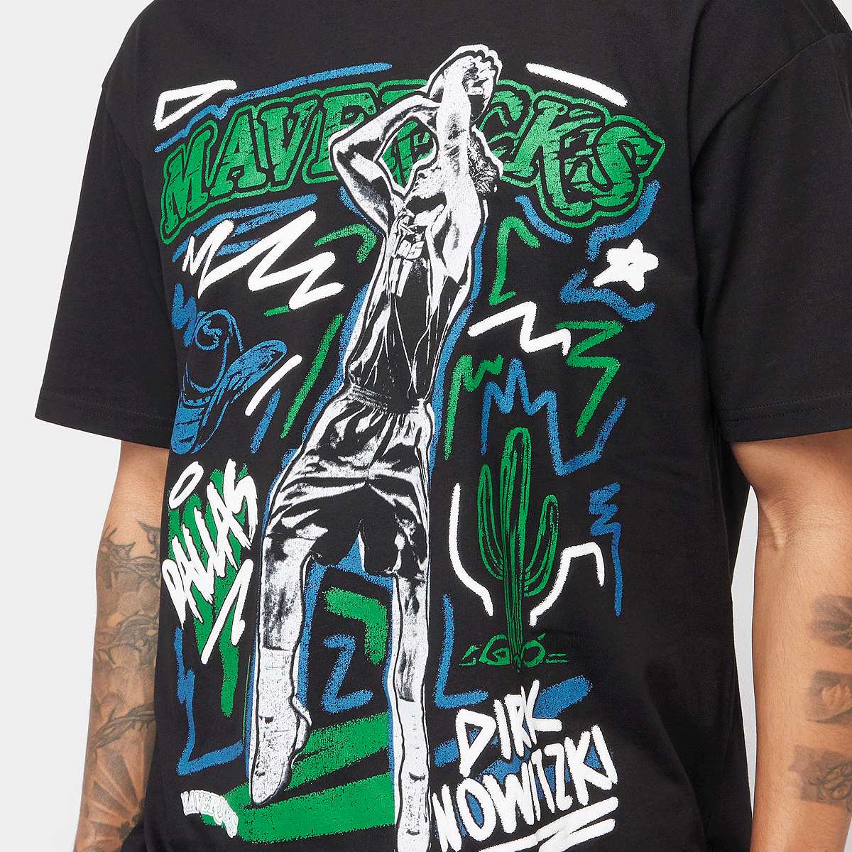 Mitchell & Ness NBA Chalked Up Tee Dallas Mavericks men T-Shirts Polo's zwart Maat S Kleding
