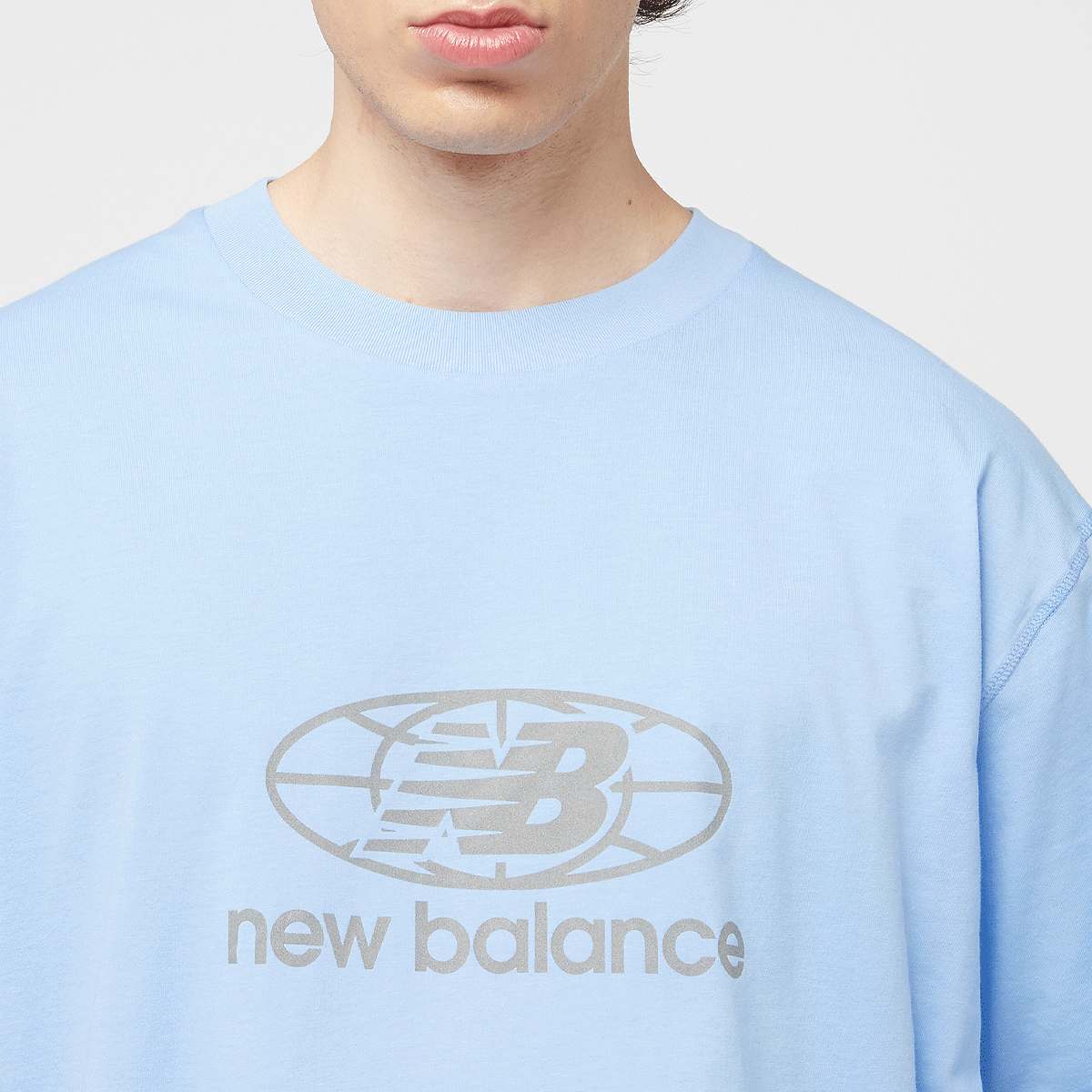 New Balance Reflective Globe Graphic Tee men T-Shirts & Polo's blauw Maat S Kleding
