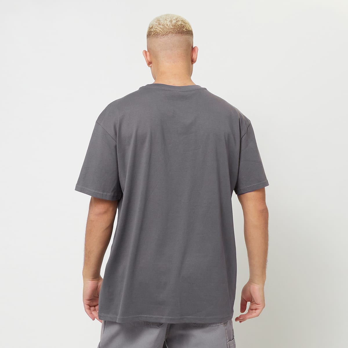 Upscale by Mister Tee One Piece Jolly Roger Logo Oversize men T-Shirts & Polo's grijs Maat XS Kleding