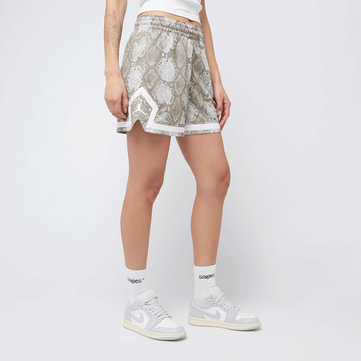 Jordan Sport Diamond Short All Over Print 4" women Sportshorts beige Maat XS Kleding
