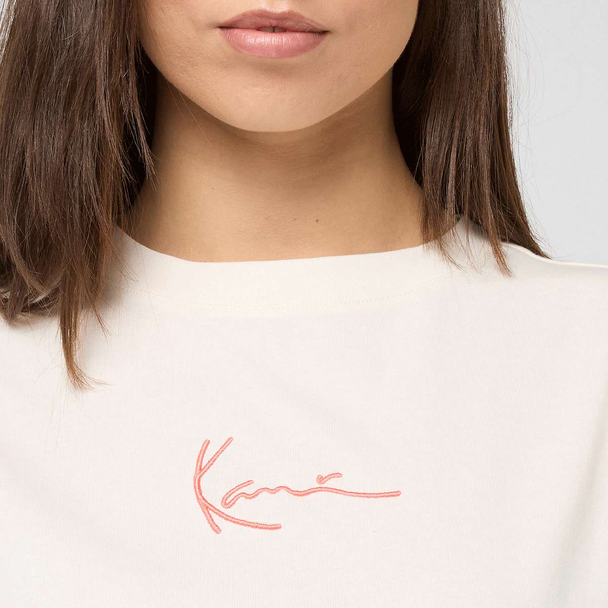 Karl Kani Signature Cherry Print Oversized T-Shirt Women T-Shirts & Polo's beige Maat L Kleding