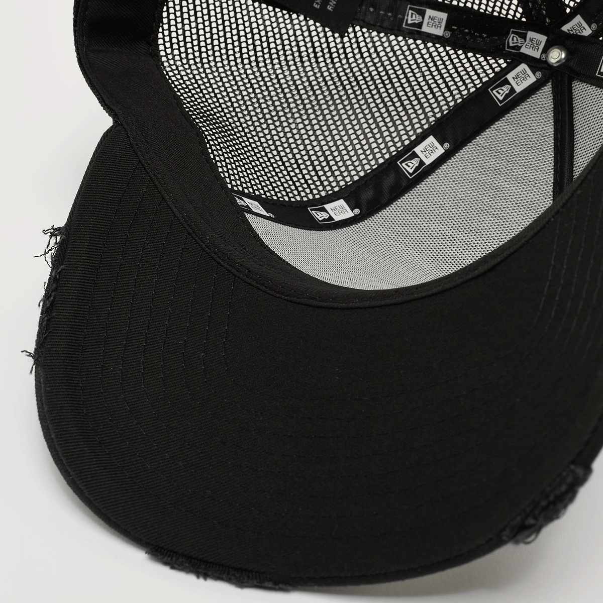 new era A-Frame Trucker Oval Distress Patch unisex Caps zwart Maat ONE SIZE Accessoires