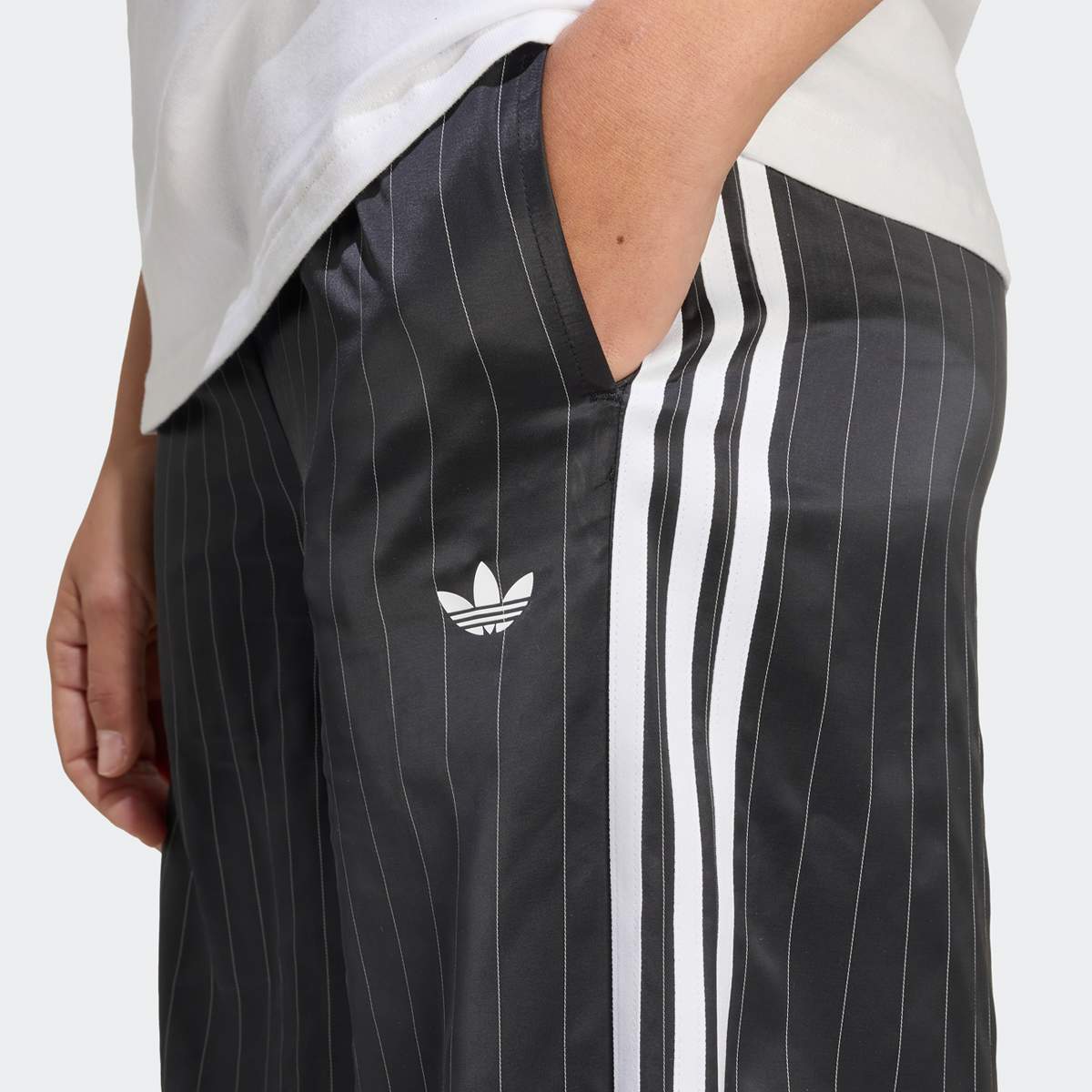 adidas Originals 3-Strepen Wide-Leg Broek women Trainingsbroeken zwart Maat XS Kleding