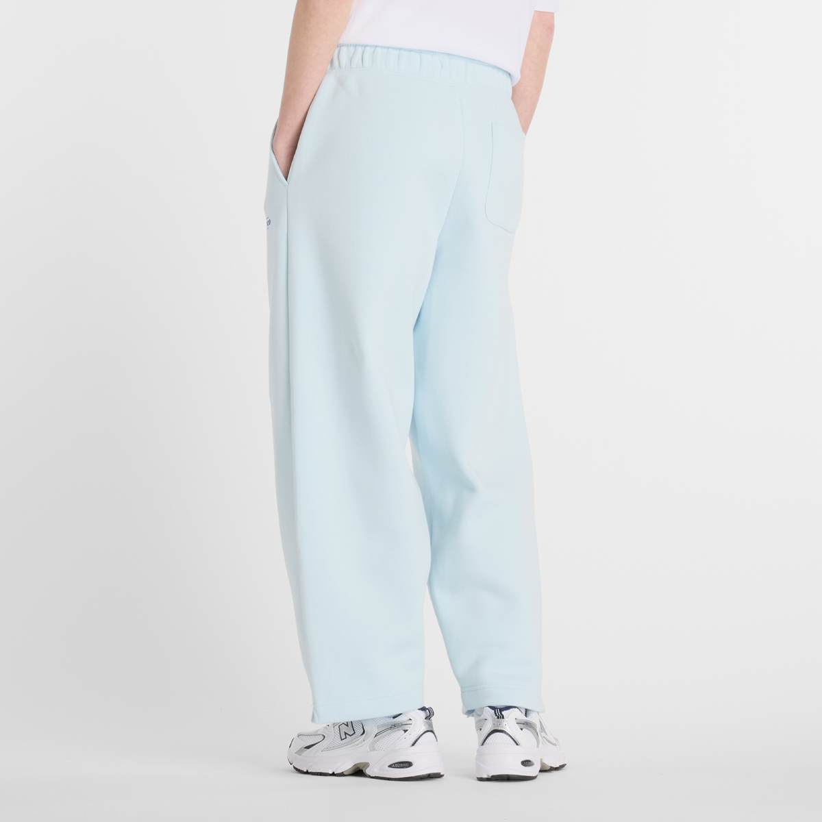 New Balance Reimagined Fleece Barrel Leg Pants Women Trainingsbroeken blauw Maat S Kleding