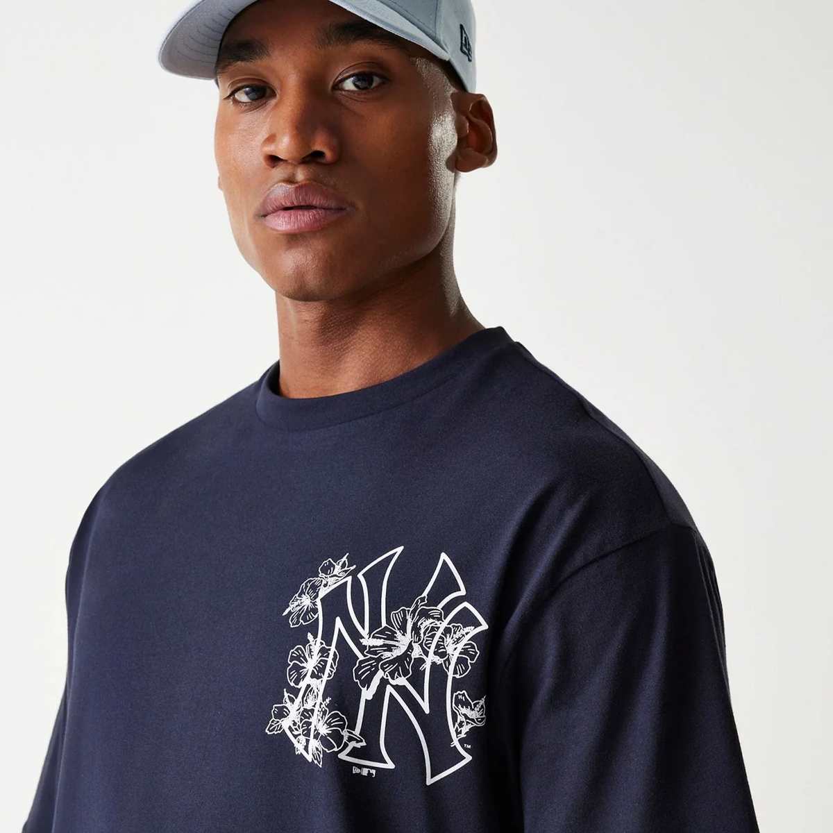 new era MLB New York Yankees Floral Graphic Oversized Tee T-Shirts & Polo's in blauw formaten: S