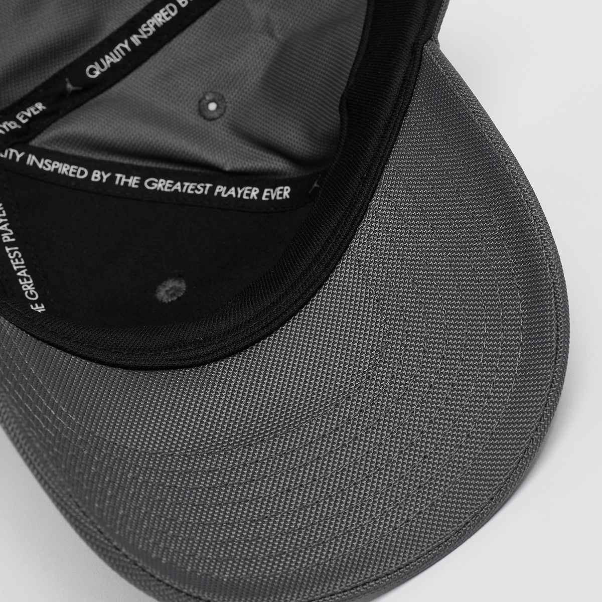 Jordan U J RISE CAP S CB MTL JM iron grey gunmetal unisex Caps grijs Maat M L Accessoires