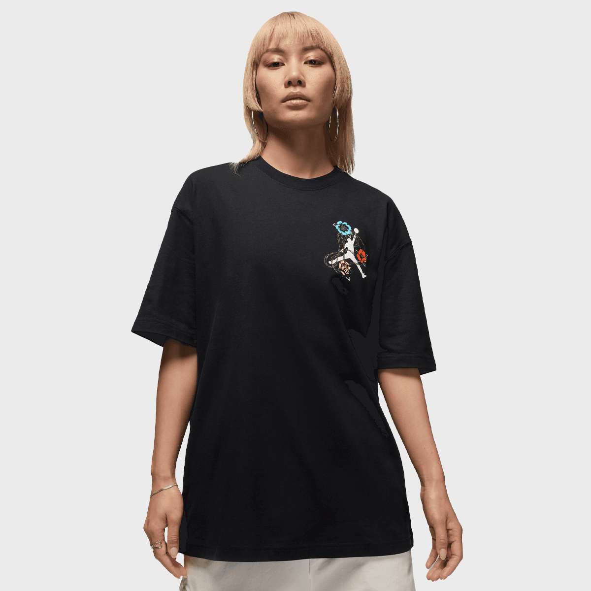 Jordan Flight Oversized Graphic Floral Twist Shortsleeve Tee Women T-Shirts & Polo's zwart Maat XS Kleding
