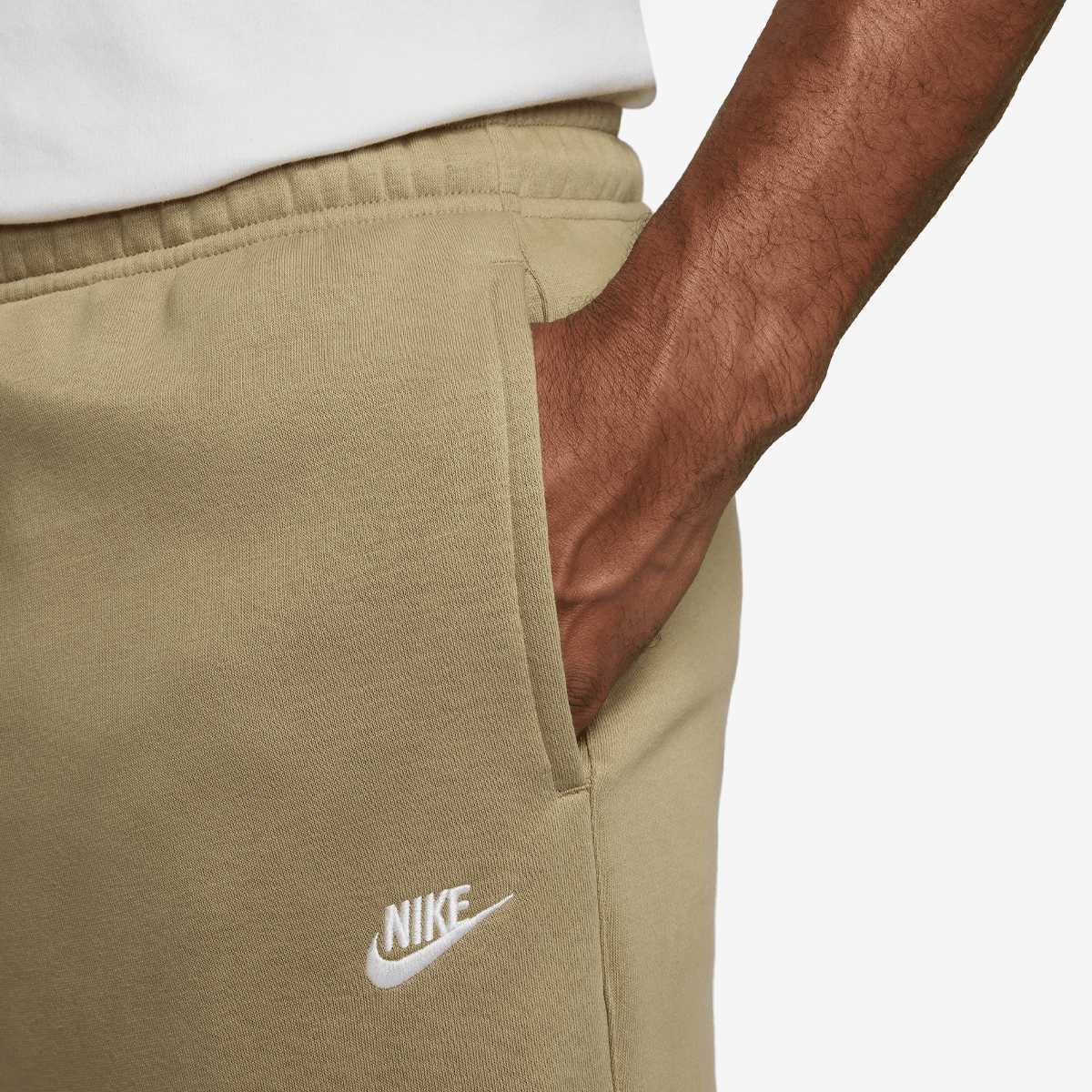 Nike Club Basketball Jogger men Trainingsbroeken beige Maat S Kleding