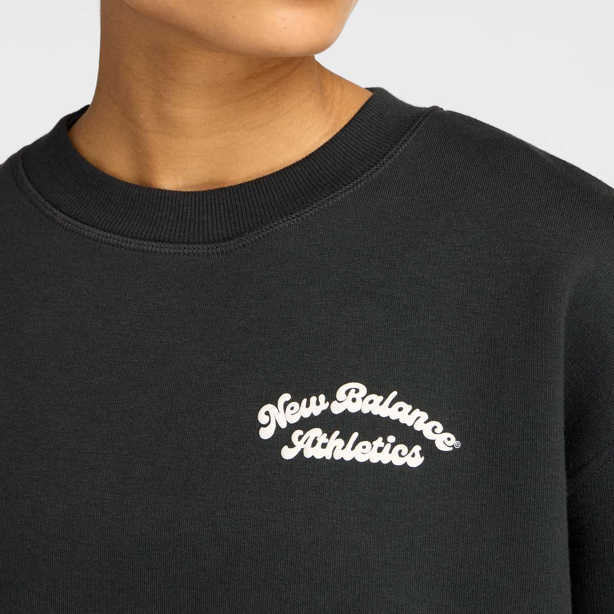 New Balance Linear Heritage Fleece Crew Women Hoodies & Sweaters zwart Maat XS Kleding