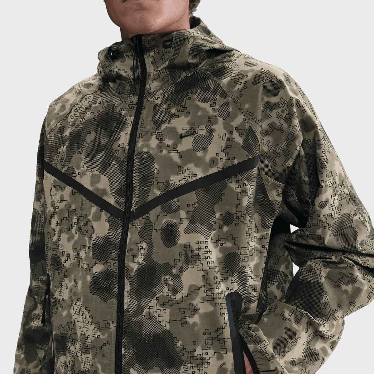 Nike Tech Dri-FIT Woven Camo Windrunner Oversized Jacket Men Trainingspakken camouflage Maat S Kleding