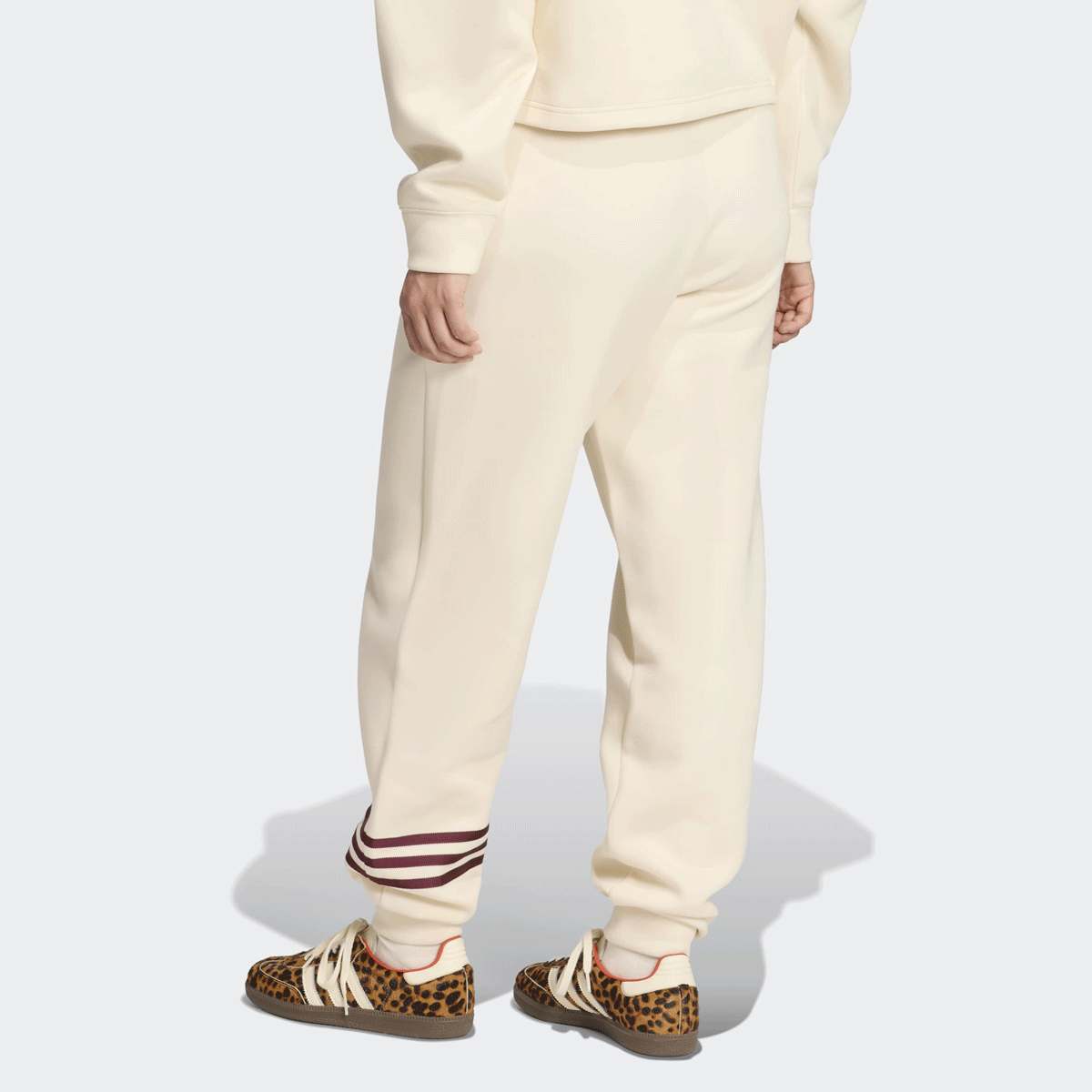 adidas Originals Neuclassics Sweatpant Women Trainingsbroeken beige Maat L Kleding