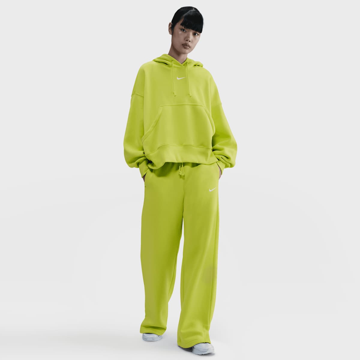 Nike Sportswear Phoenix Fleece High-Waisted Wide-Leg Pants Women Trainingsbroeken groen Maat XS Kleding