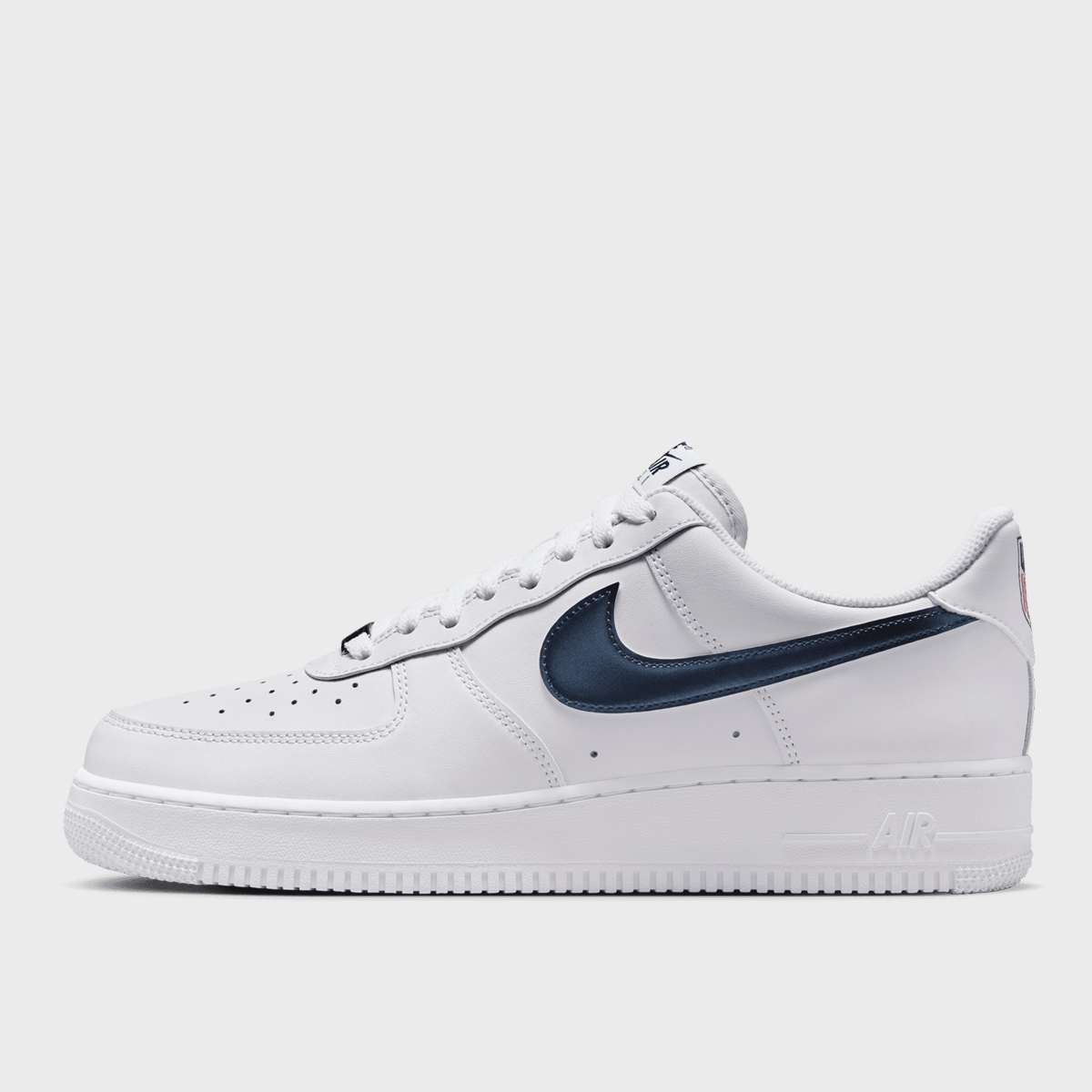 Nike Air Force 1 '07 LV8, vue de côté