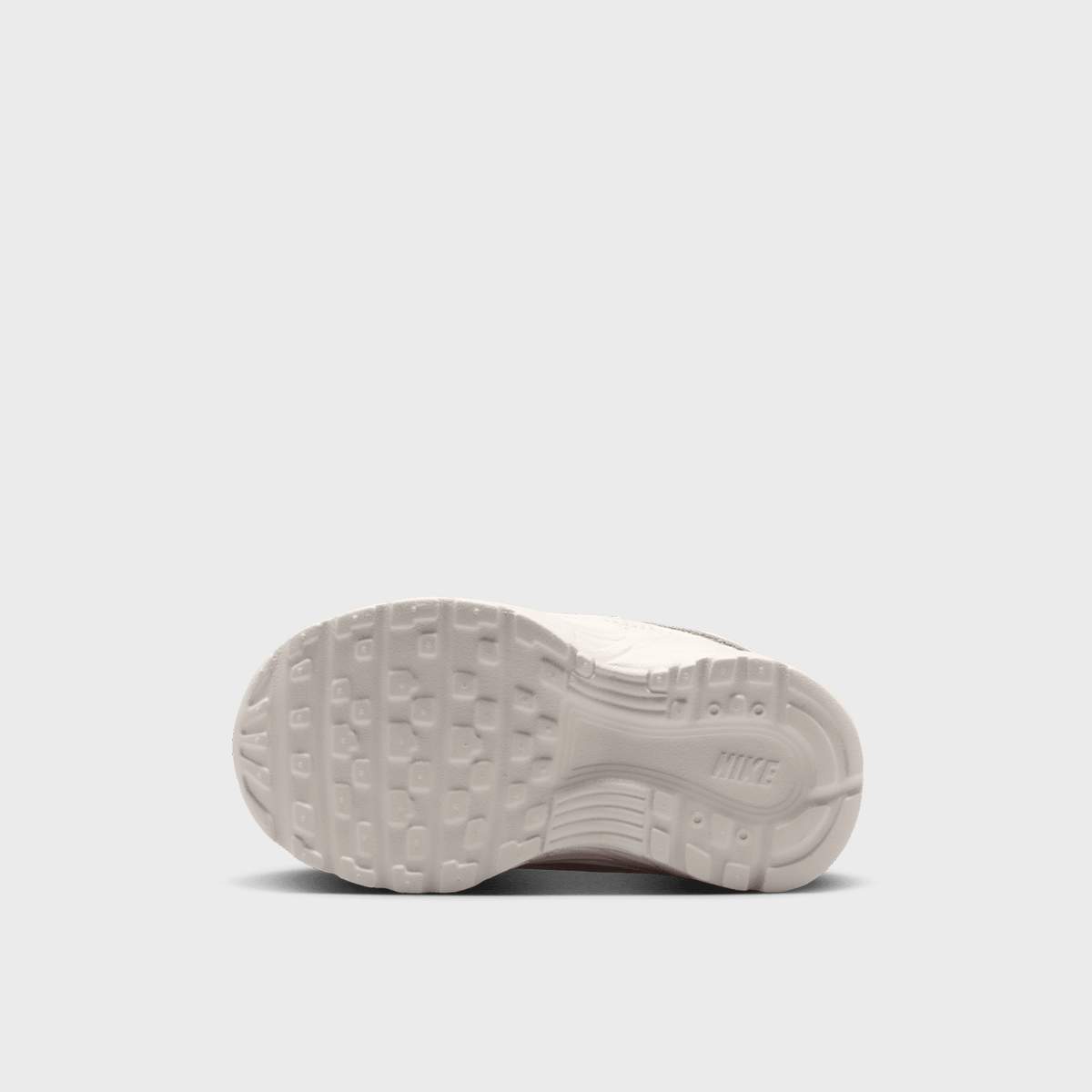 Nike P-6000 Niños Pequeños light bone/summit white/college grey — photo 5