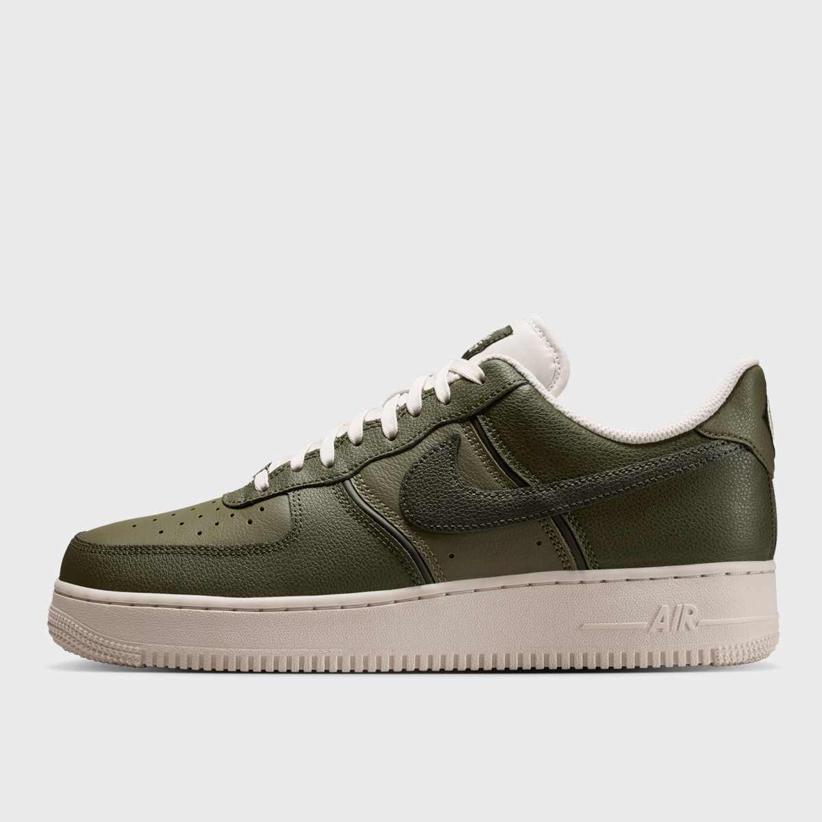 Nike Air Force 1 '07 LV8, vue de côté