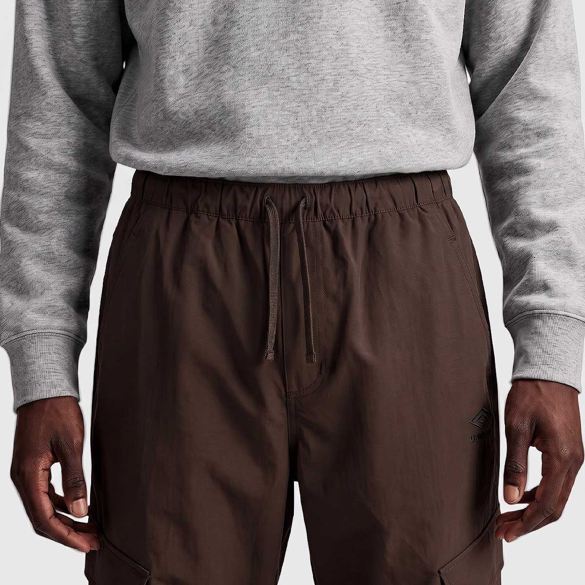 Umbro pantalones cargo en marrón oscuro — photo 3
