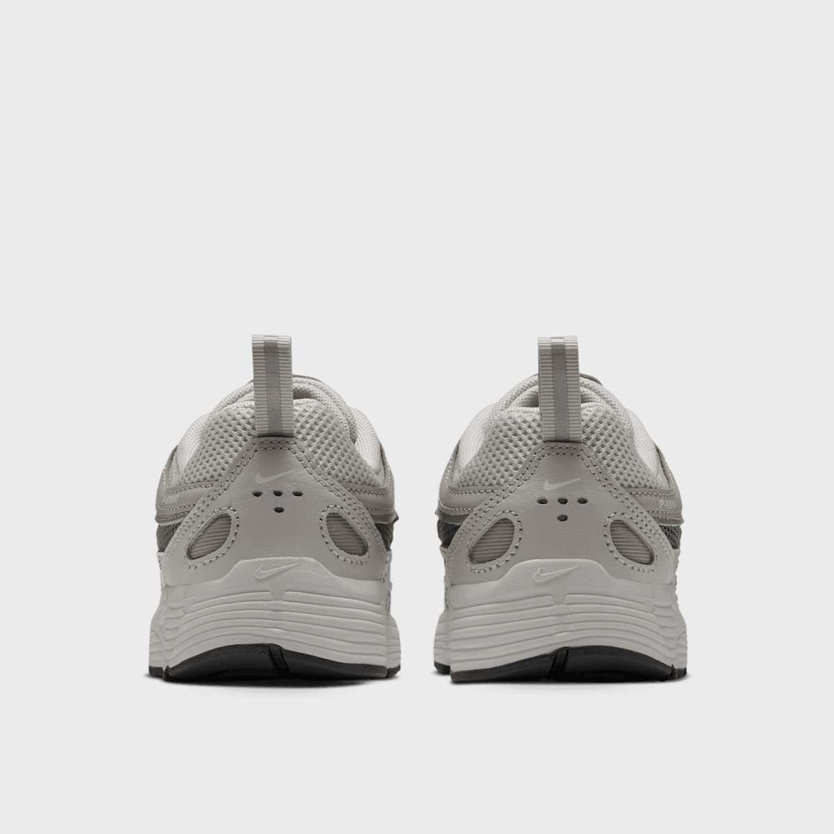 Nike P-6000 Lace Niños light bone/summit white/college grey — foto 4