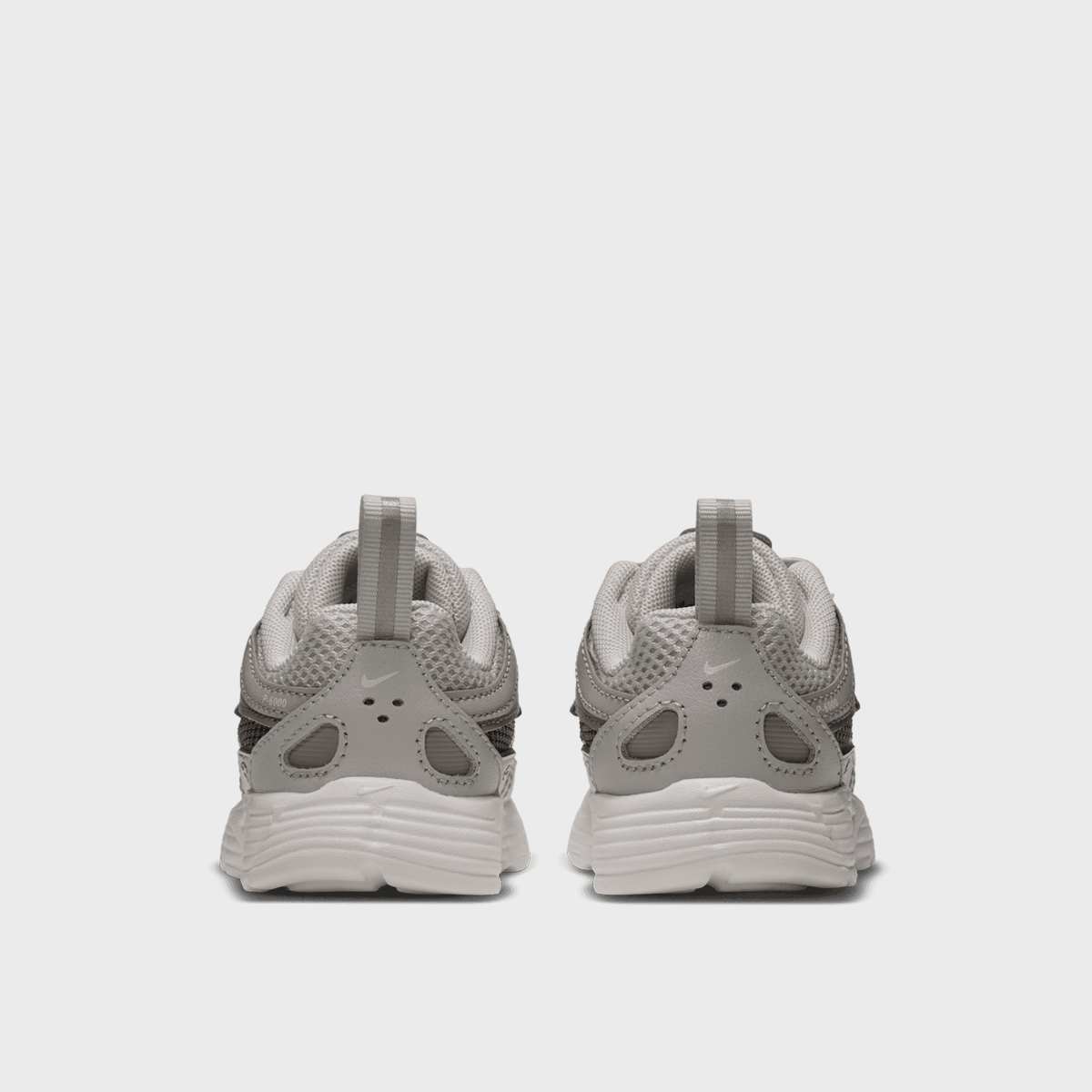Nike P-6000 Niños Pequeños light bone/summit white/college grey — foto 4