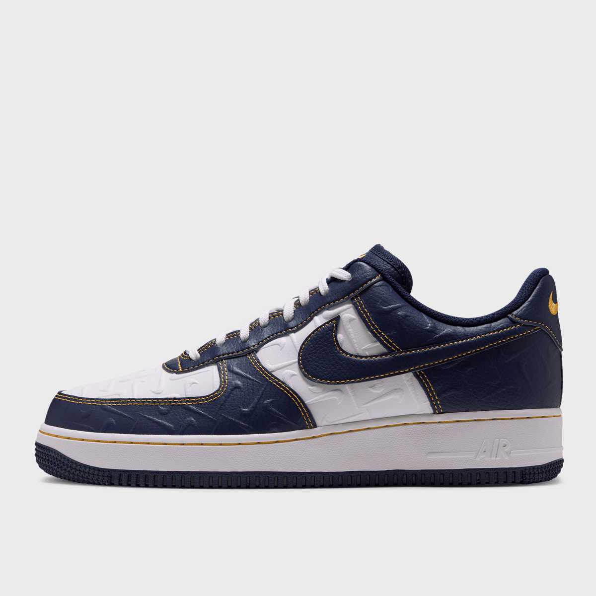 Nike Air Force 1 '07, vue de côté