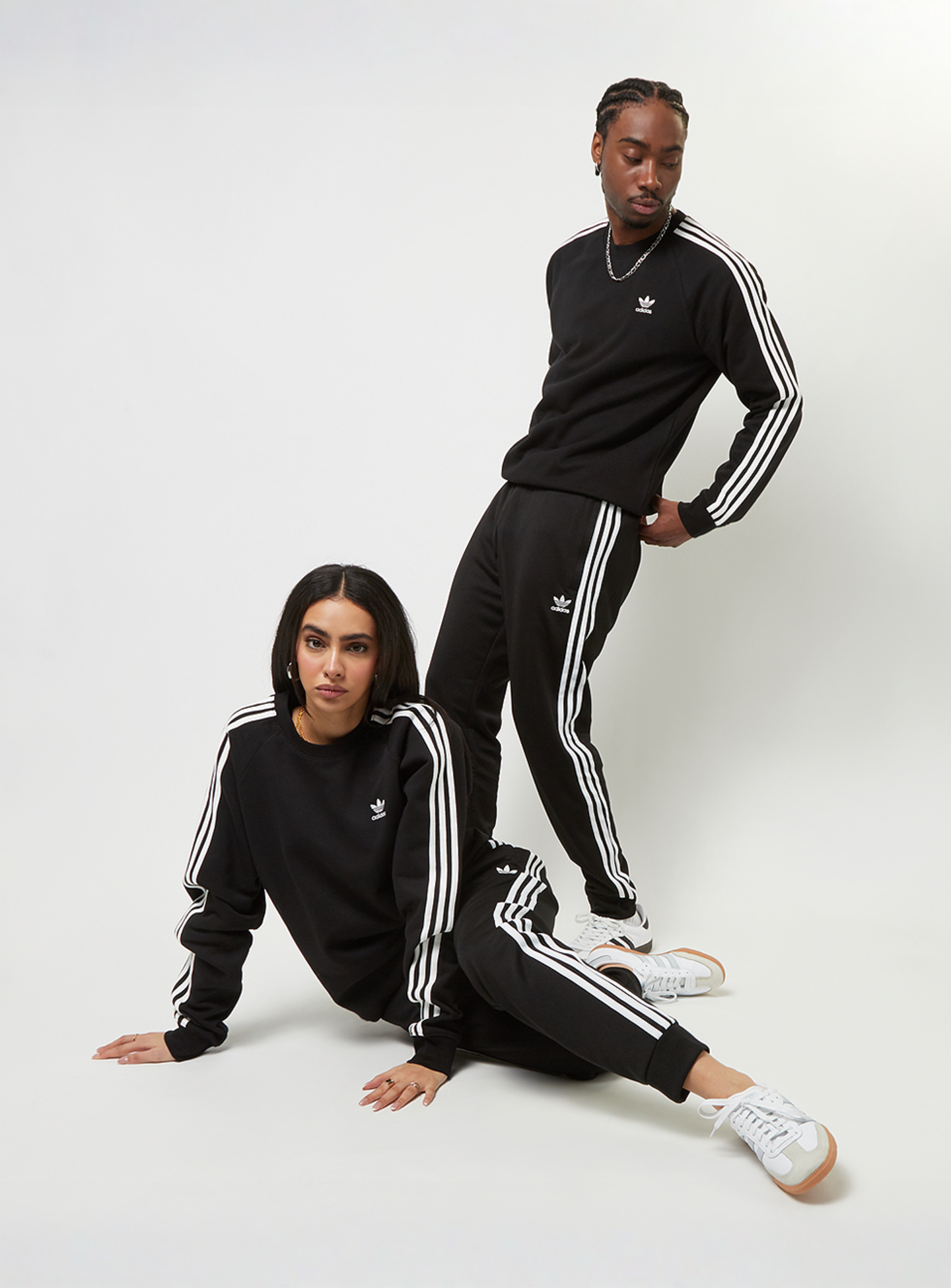 adidas Originals, adicolor 3-Stripes Crew Sweatshirt, black, Image 4 of 4