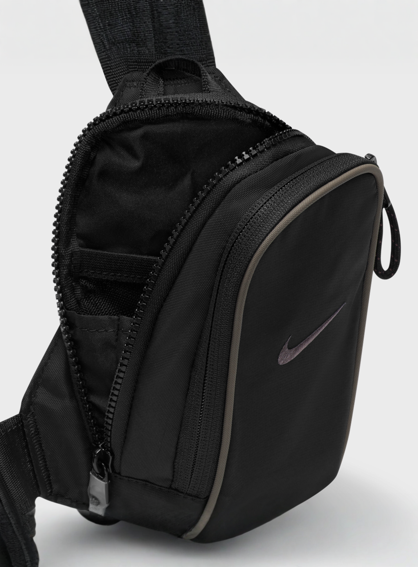 Nike, Sportswear Essentials Crossbody Bag, black, Image 4 of 7
