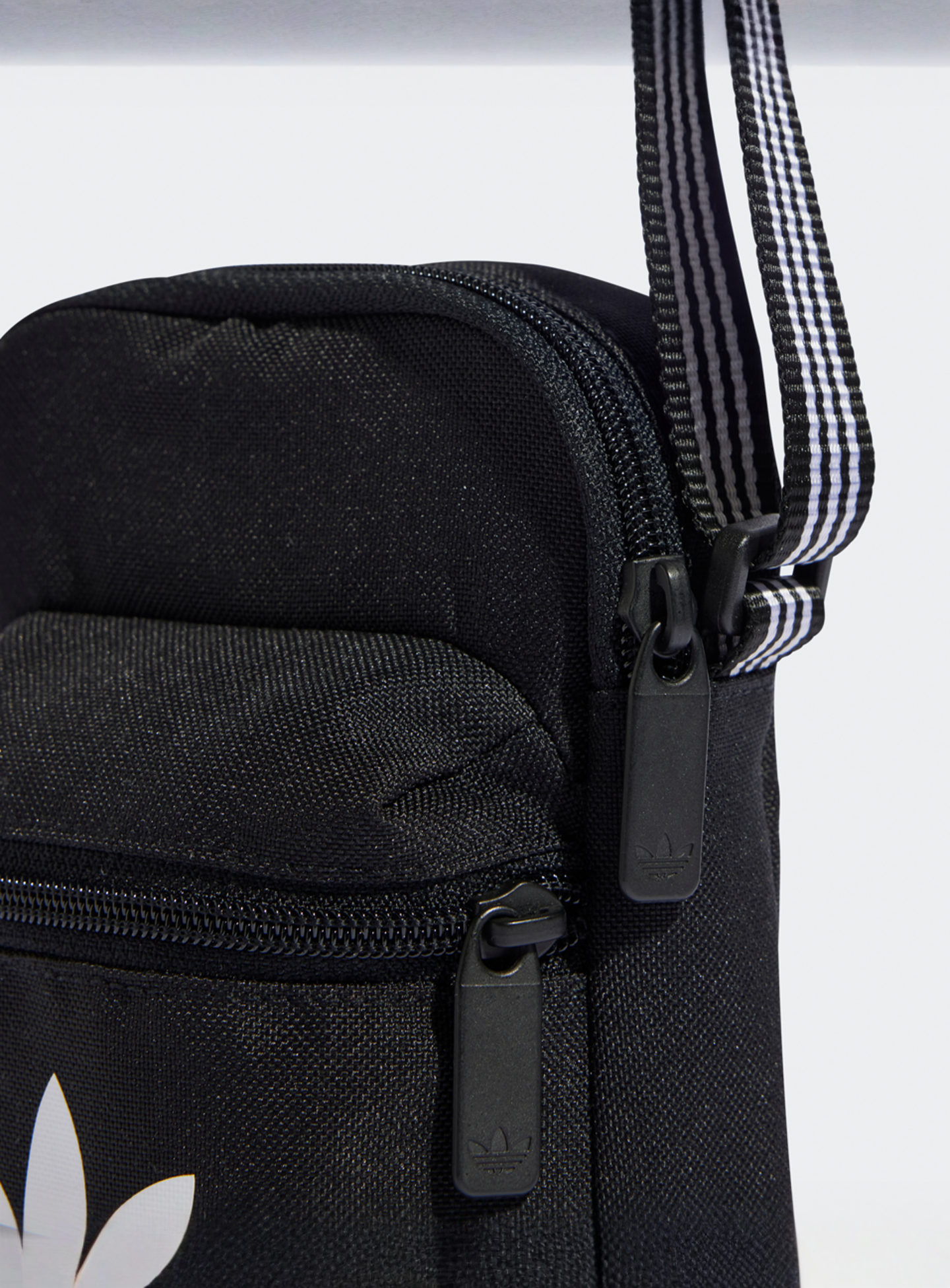 adidas Originals, adicolor Shoulder Bag, black, Image 4 of 6