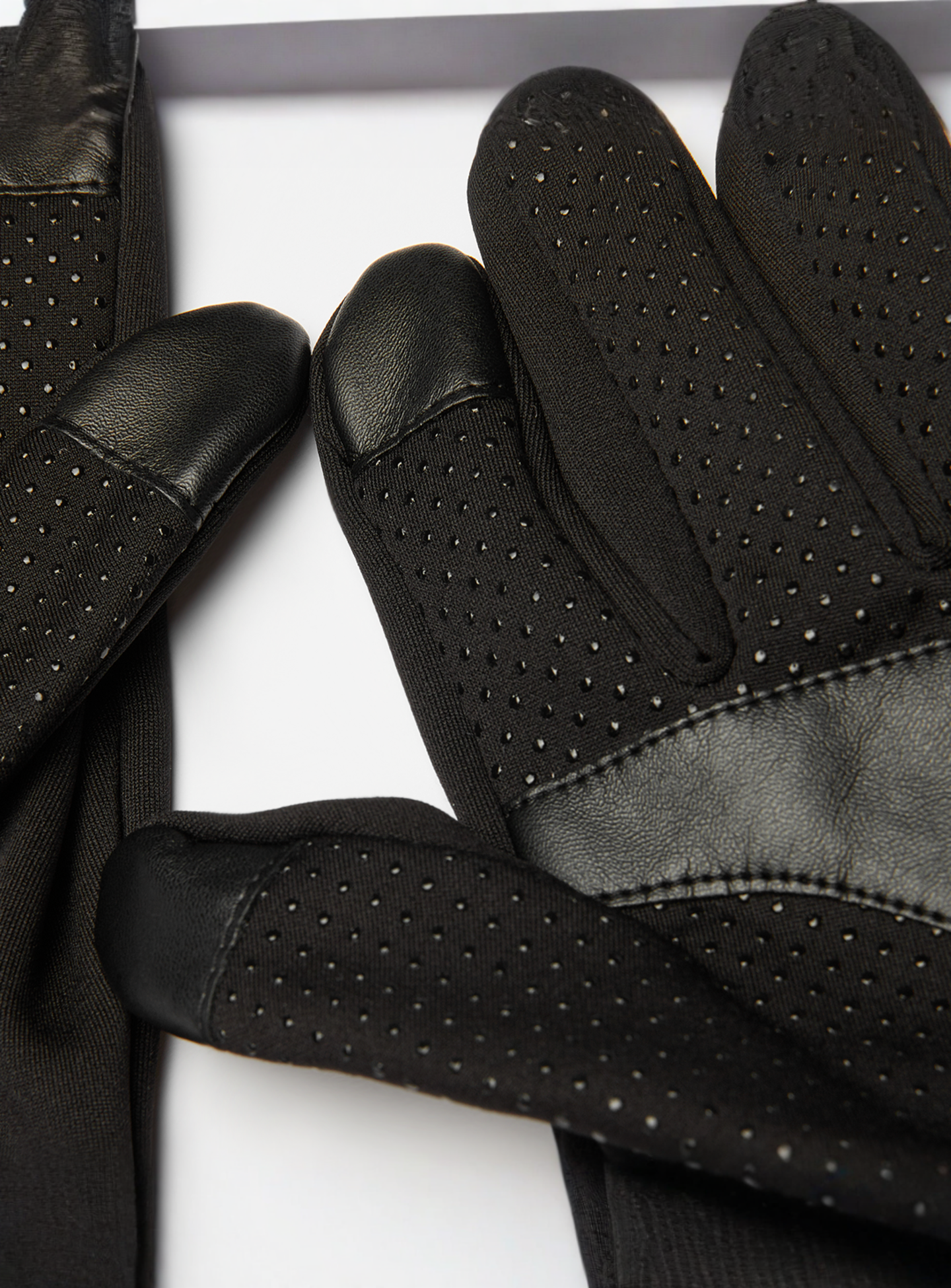 SNIPES, Woven Flag Label Basic Logo Tech Fleece Gloves, black, Image 3 of 3
