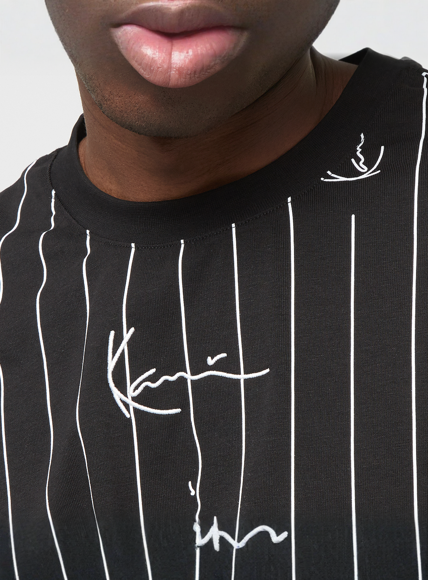 Karl Kani, Small Signature Logo Pinstripe Tee, black, Image 3 of 4