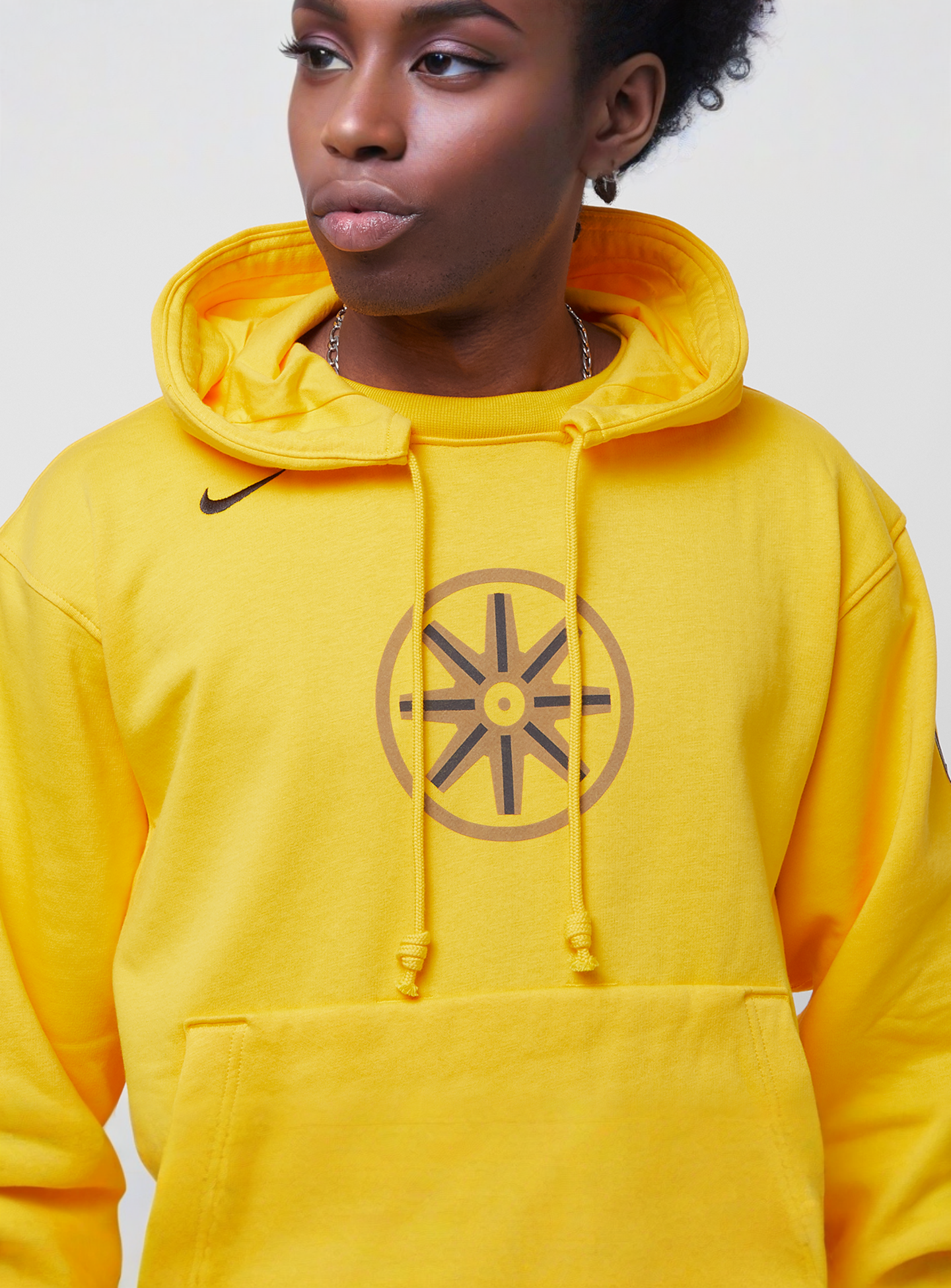 Nike, NBS Golden State Warriors Standard Issue Hoodie Courtside City Edition, yellow, Image 3 of 5