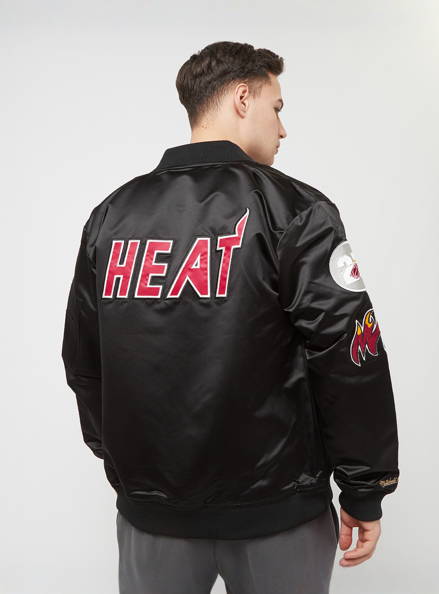 Mitchell & Ness, NBA Lightweight Satin Bomber Miami Heat, black, Image 1 of 7