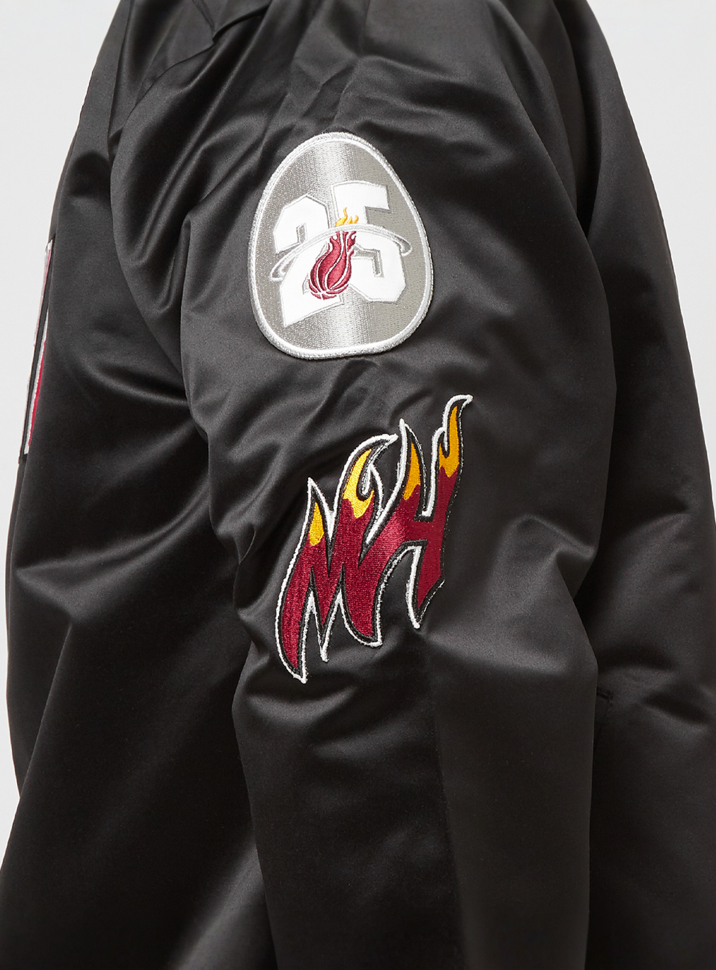 Mitchell & Ness, NBA Lightweight Satin Bomber Miami Heat, black, Image 4 of 7