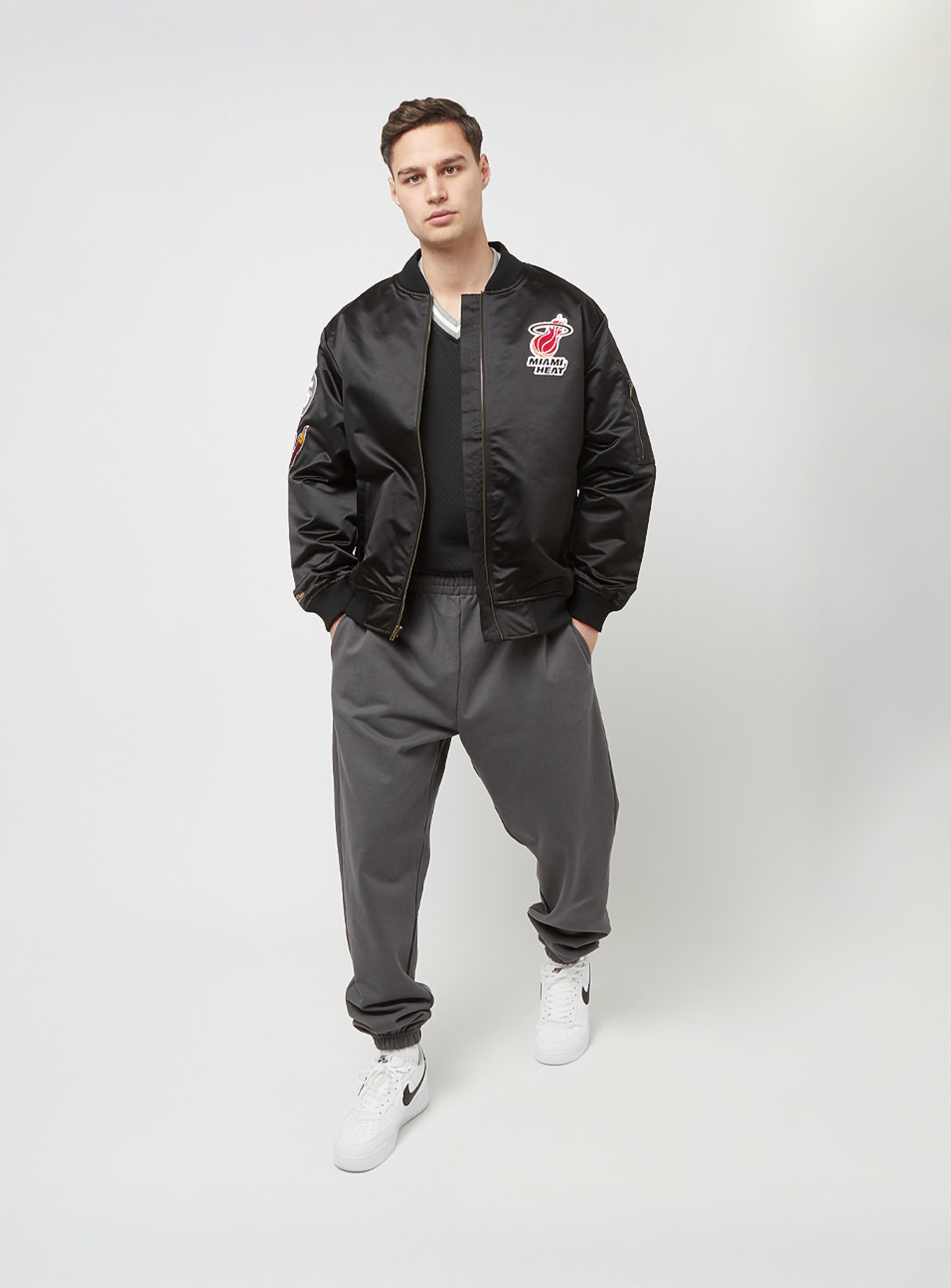 Mitchell & Ness, NBA Lightweight Satin Bomber Miami Heat, black, Image 7 of 7