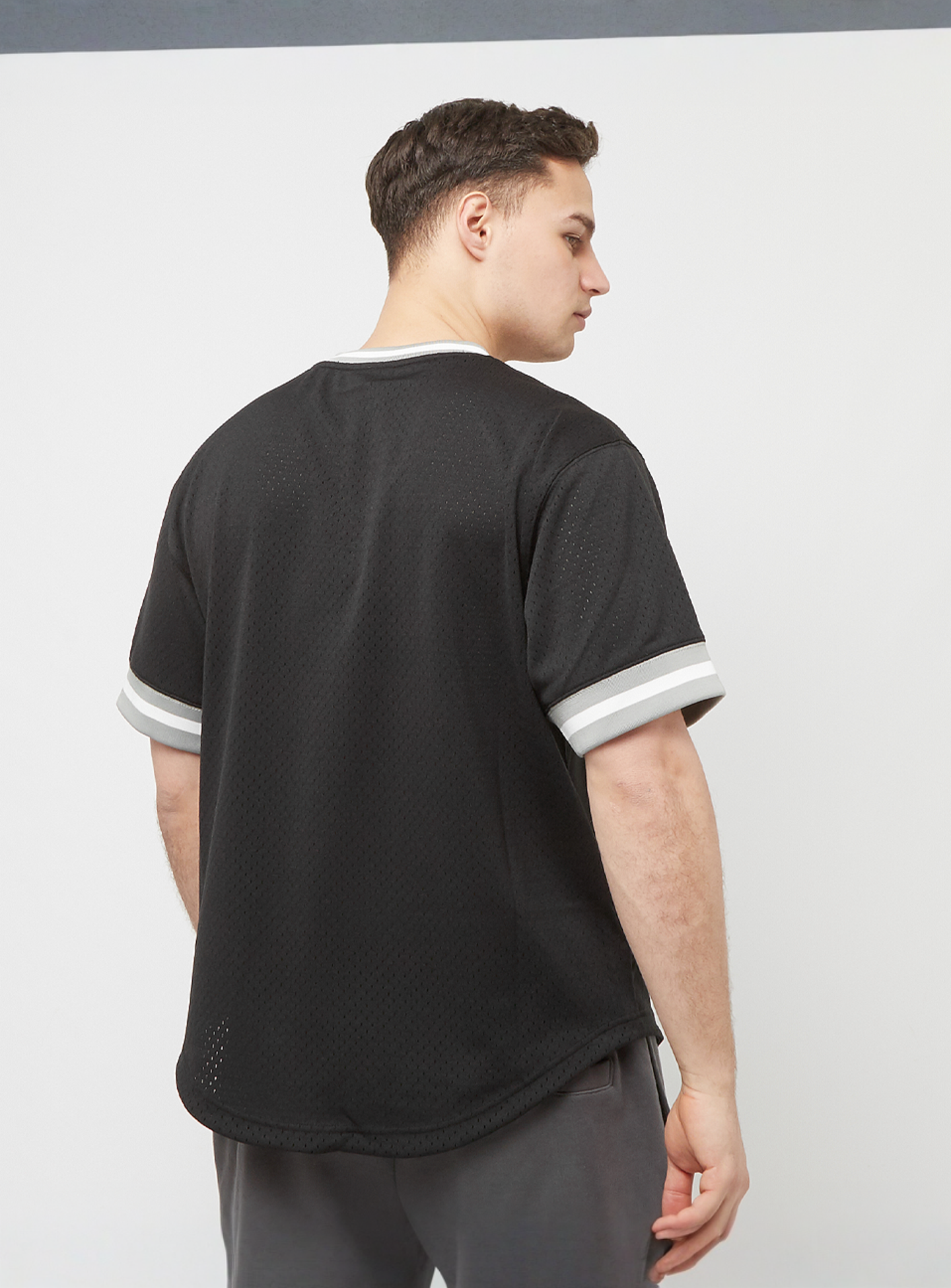 Mitchell & Ness, NFL Fashion Mesh V-Neck Oakland Raiders, black, Image 2 of 5