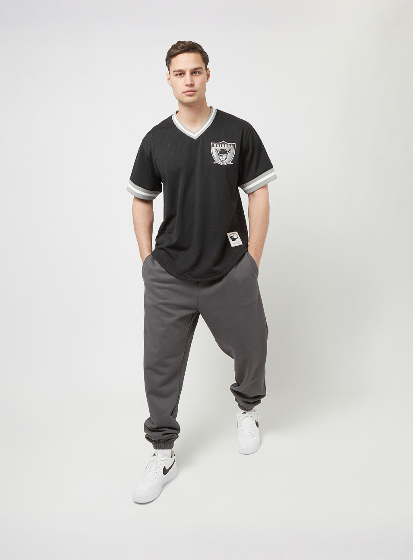 Mitchell & Ness, NFL Fashion Mesh V-Neck Oakland Raiders, black, Image 5 of 5