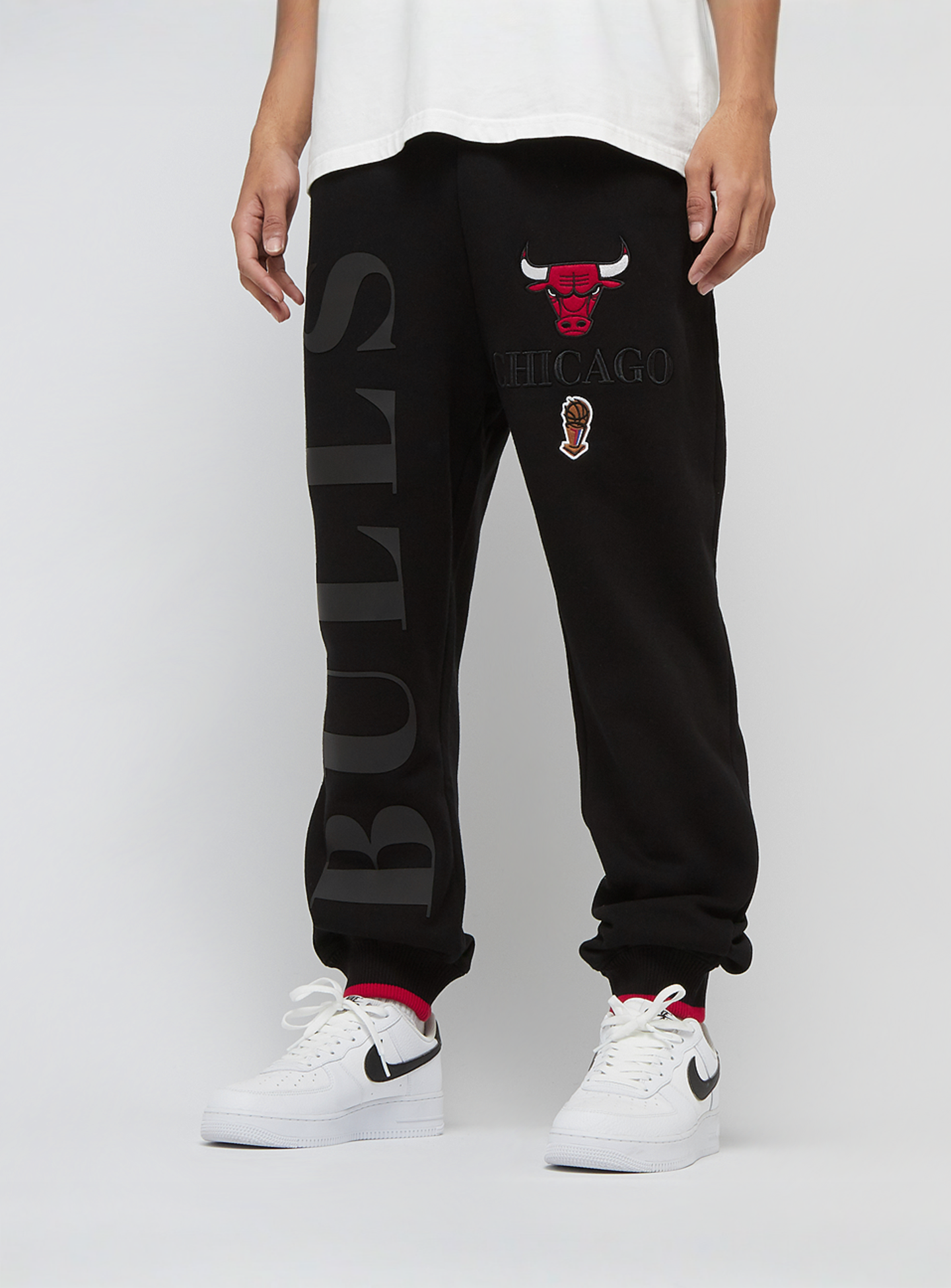 Mitchell & Ness, Team OG 3.0 Fleece Jogger Chicago Bulls, black, Image 1 of 6