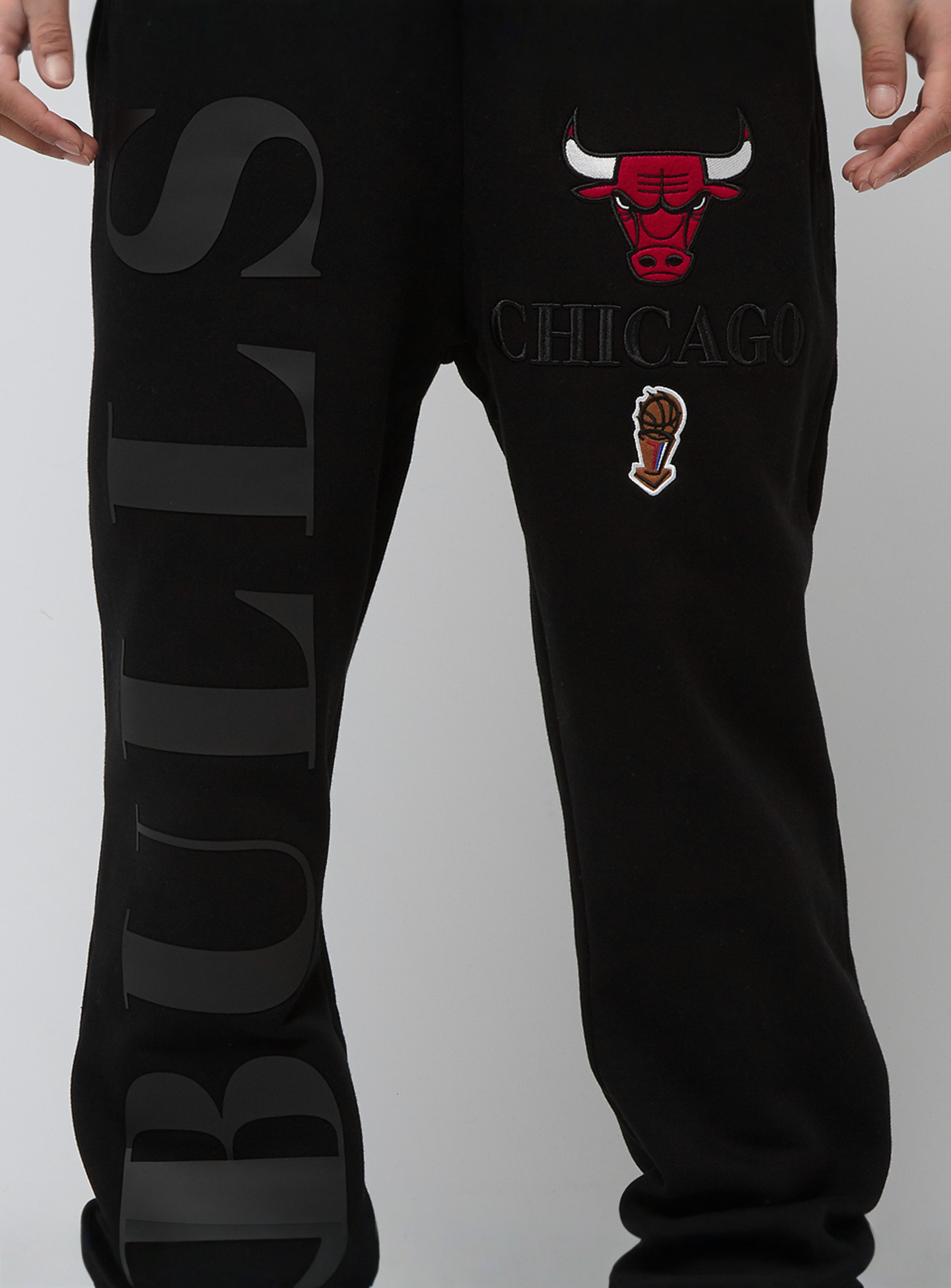 Mitchell & Ness, Team OG 3.0 Fleece Jogger Chicago Bulls, black, Image 3 of 6