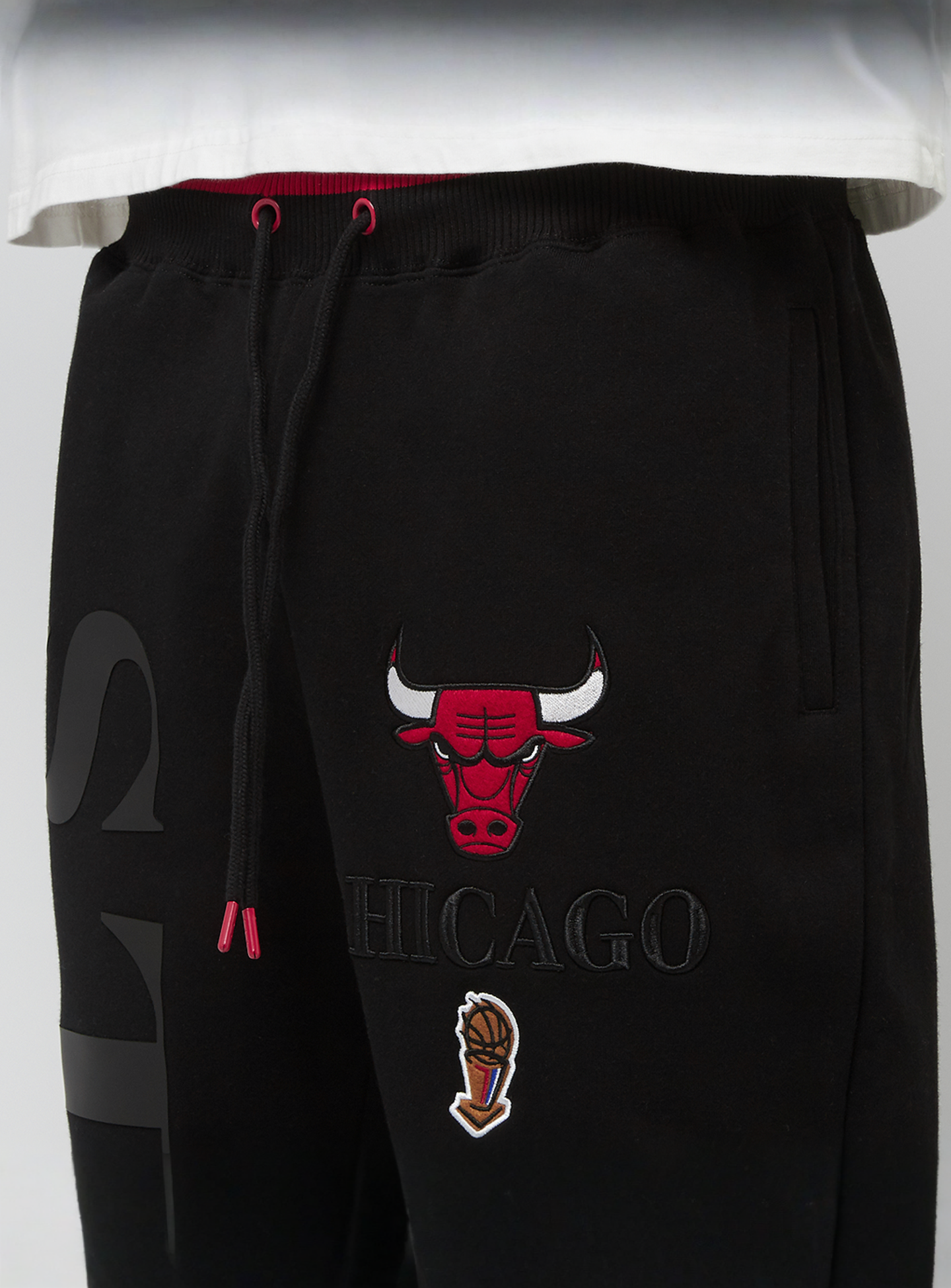 Mitchell & Ness, Team OG 3.0 Fleece Jogger Chicago Bulls, black, Image 4 of 6