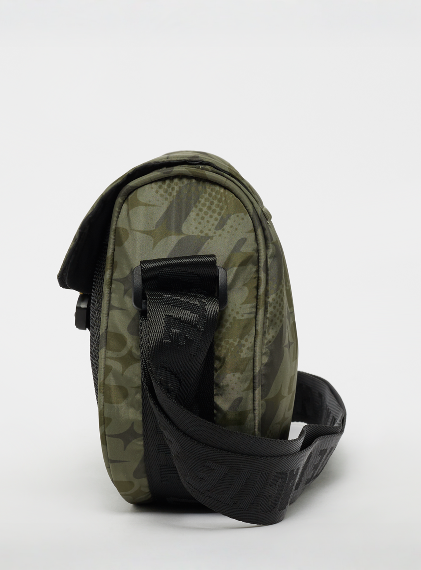Capacité, Big C Cross Shoulder Bag, green, Image 2 of 5