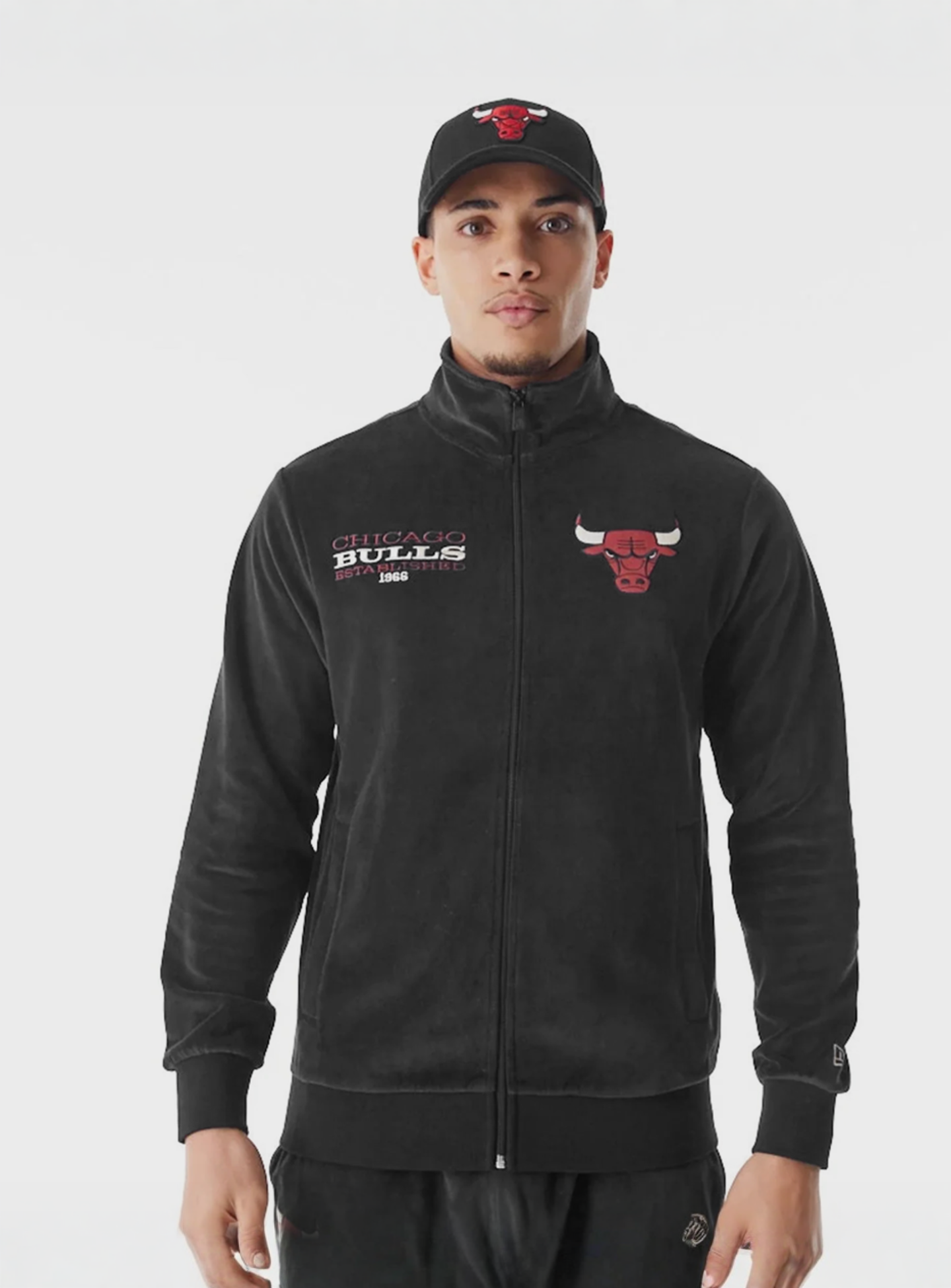 New Era, Chicago Bulls NBA Lifestyle Velours Trackjacket, black, Image 1 of 5