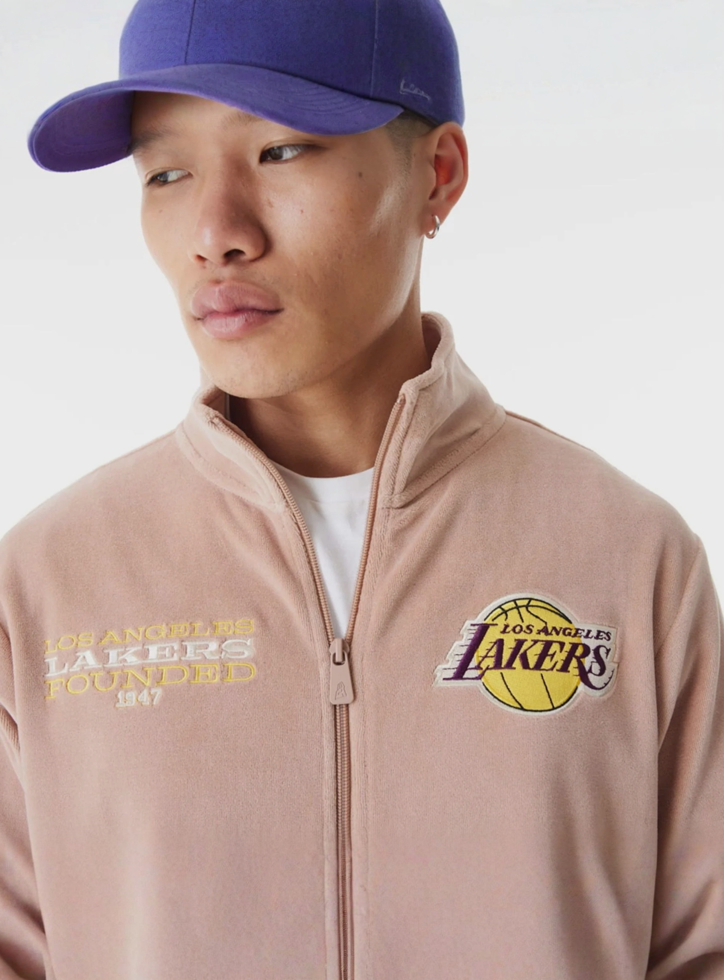 New Era, LA Lakers NBA Lifestyle Velours Trackjacket, beige, Image 3 of 5