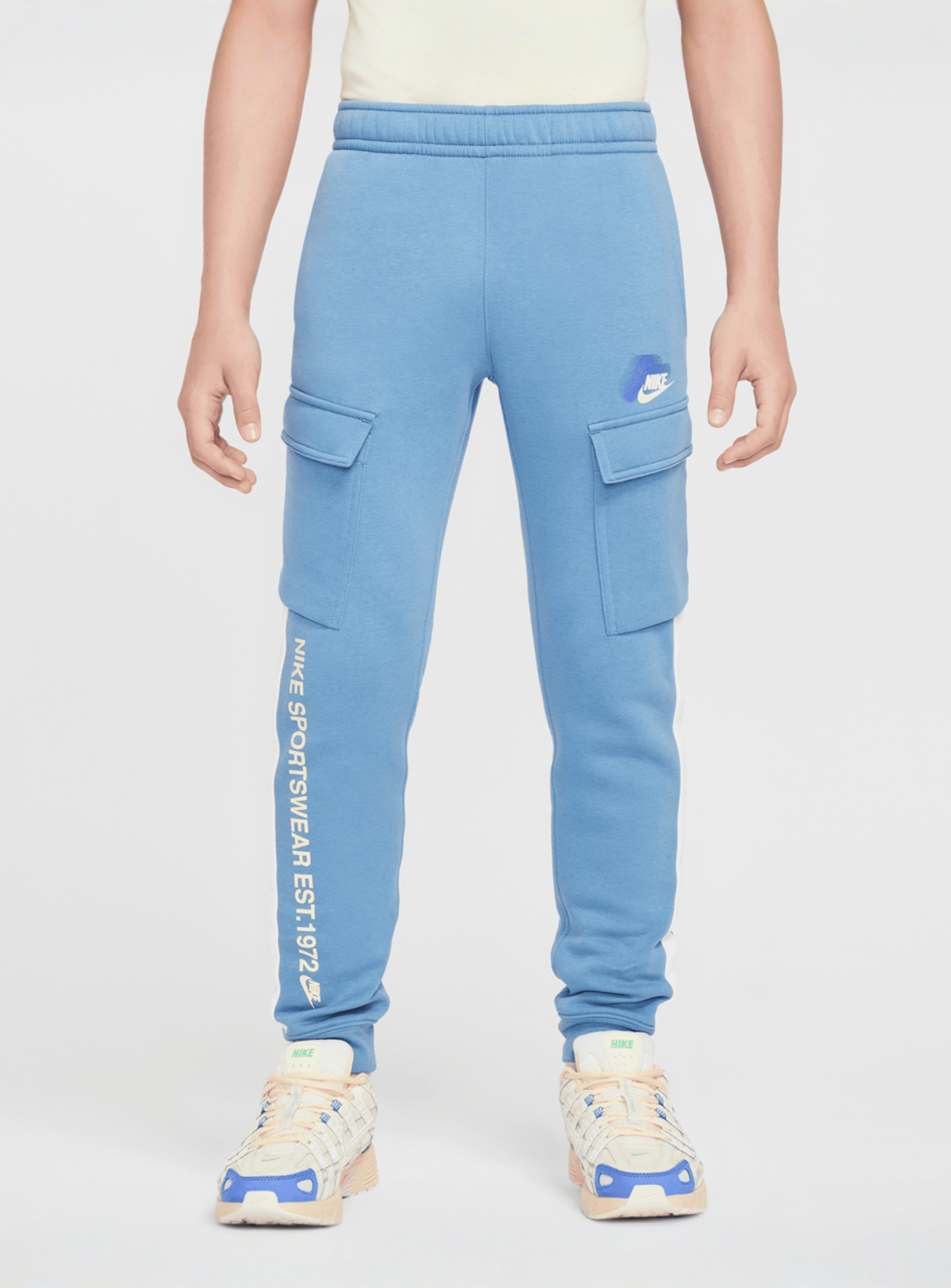 Nike, Sportswear Standard Issue Cargo Pants, blue, Image 1 of 6