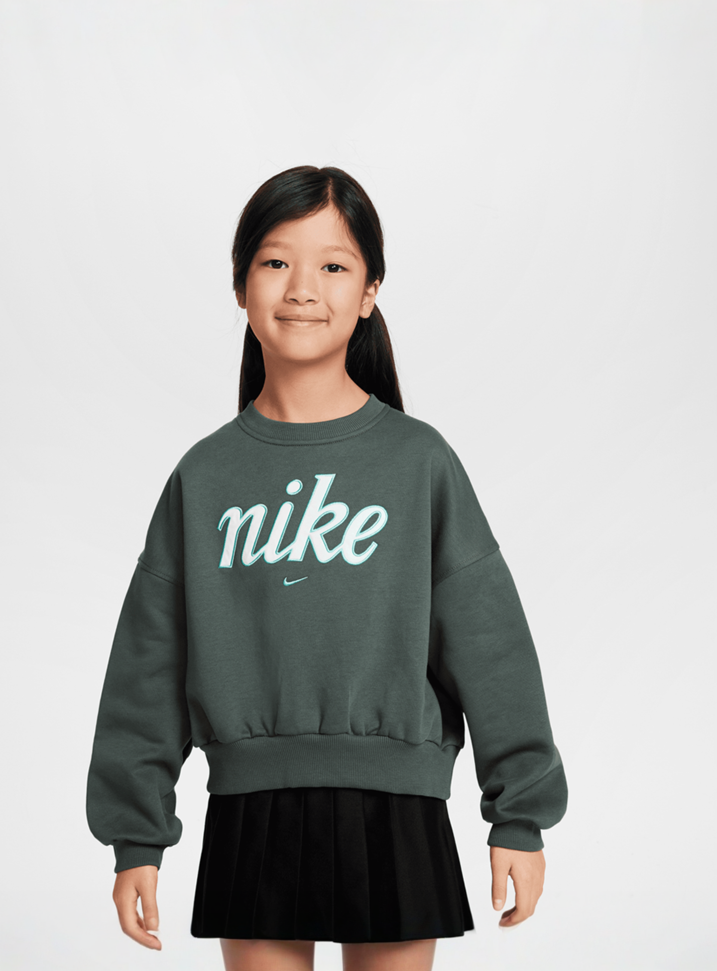 Nike, Sportswear Club Fleece Boxy Crew Graphics Star, green, Image 1 of 5