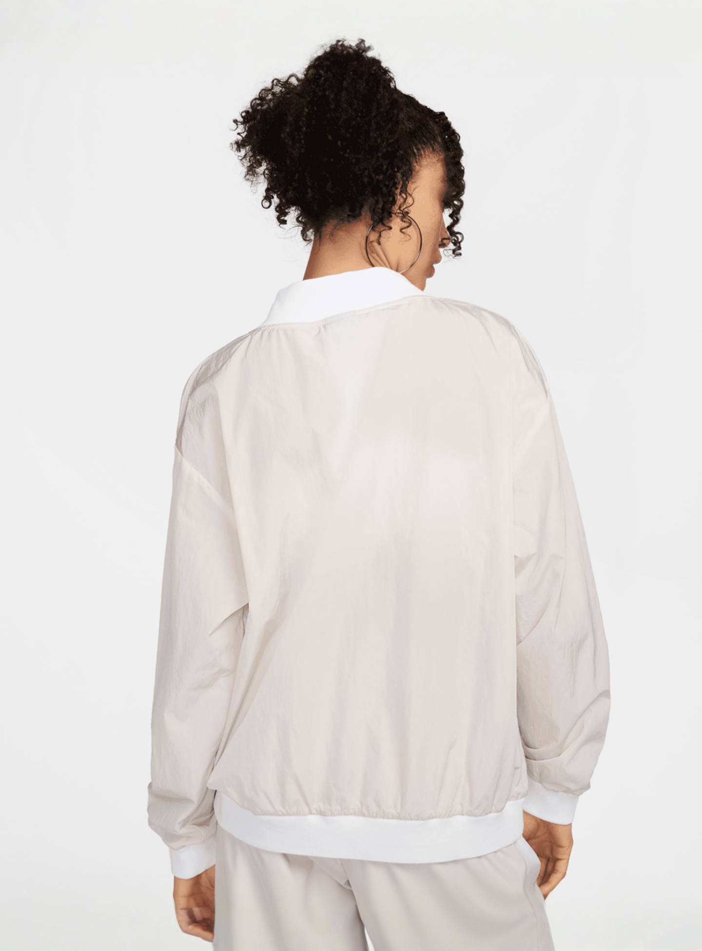 Nike, Sportswear Essential Woven UV Longsleeve Vneck Crew, beige, Image 2 of 5