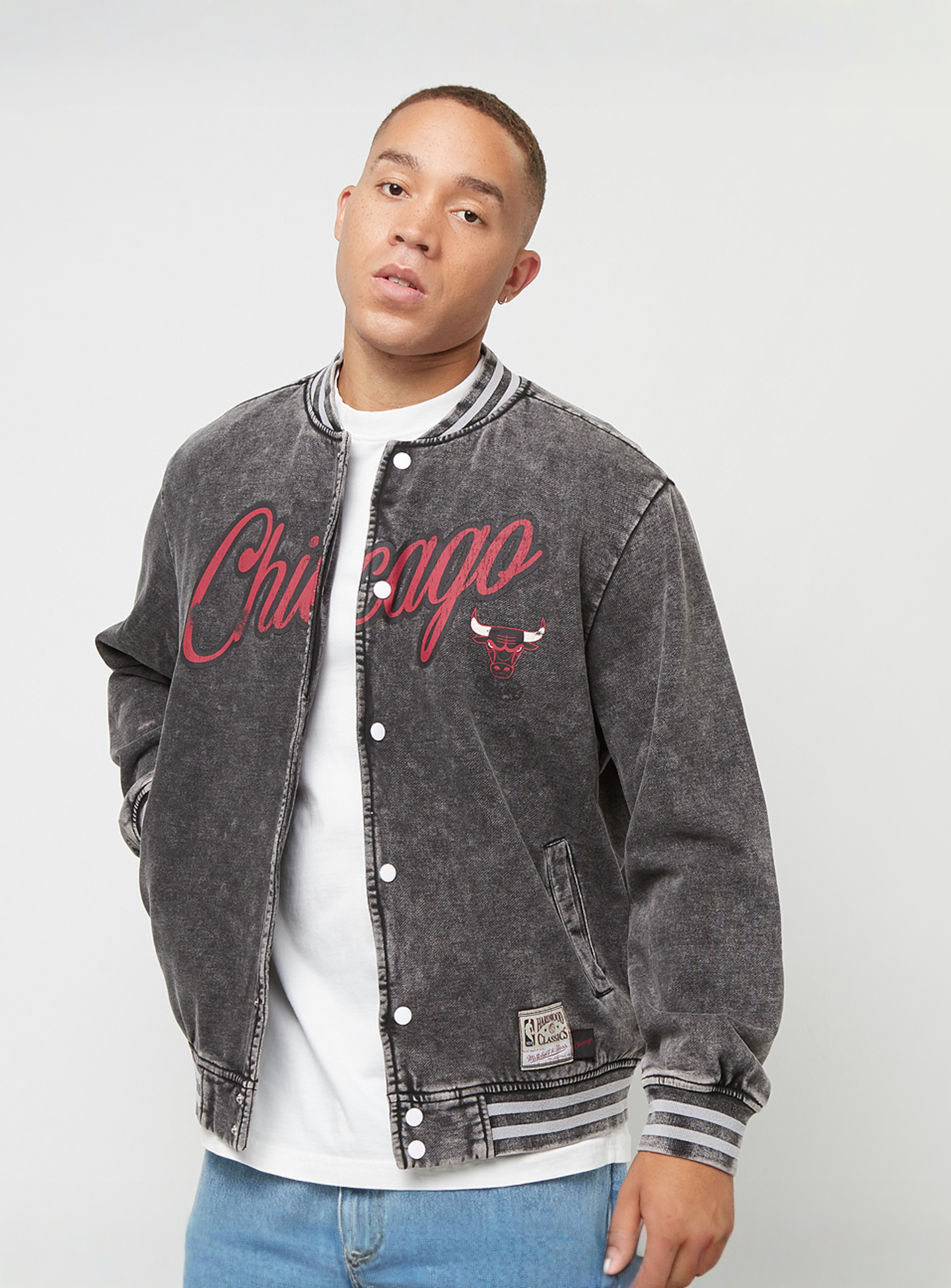 Mitchell & Ness, NBA Oversized Varsity Jacket Chicago Bulls, grey, Image 1 of 5