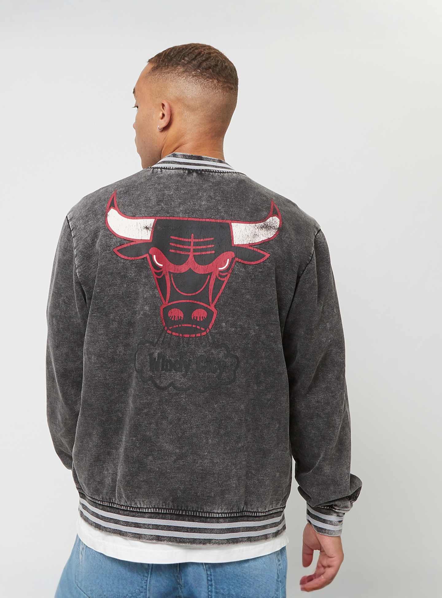 Mitchell & Ness, NBA Oversized Varsity Jacket Chicago Bulls, grey, Image 2 of 5