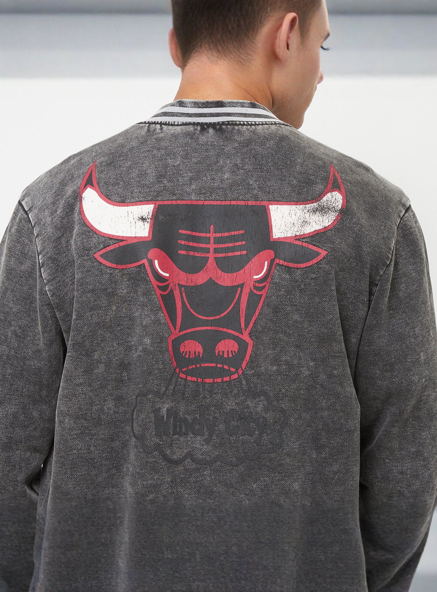 Mitchell & Ness, NBA Oversized Varsity Jacket Chicago Bulls, grey, Image 4 of 5