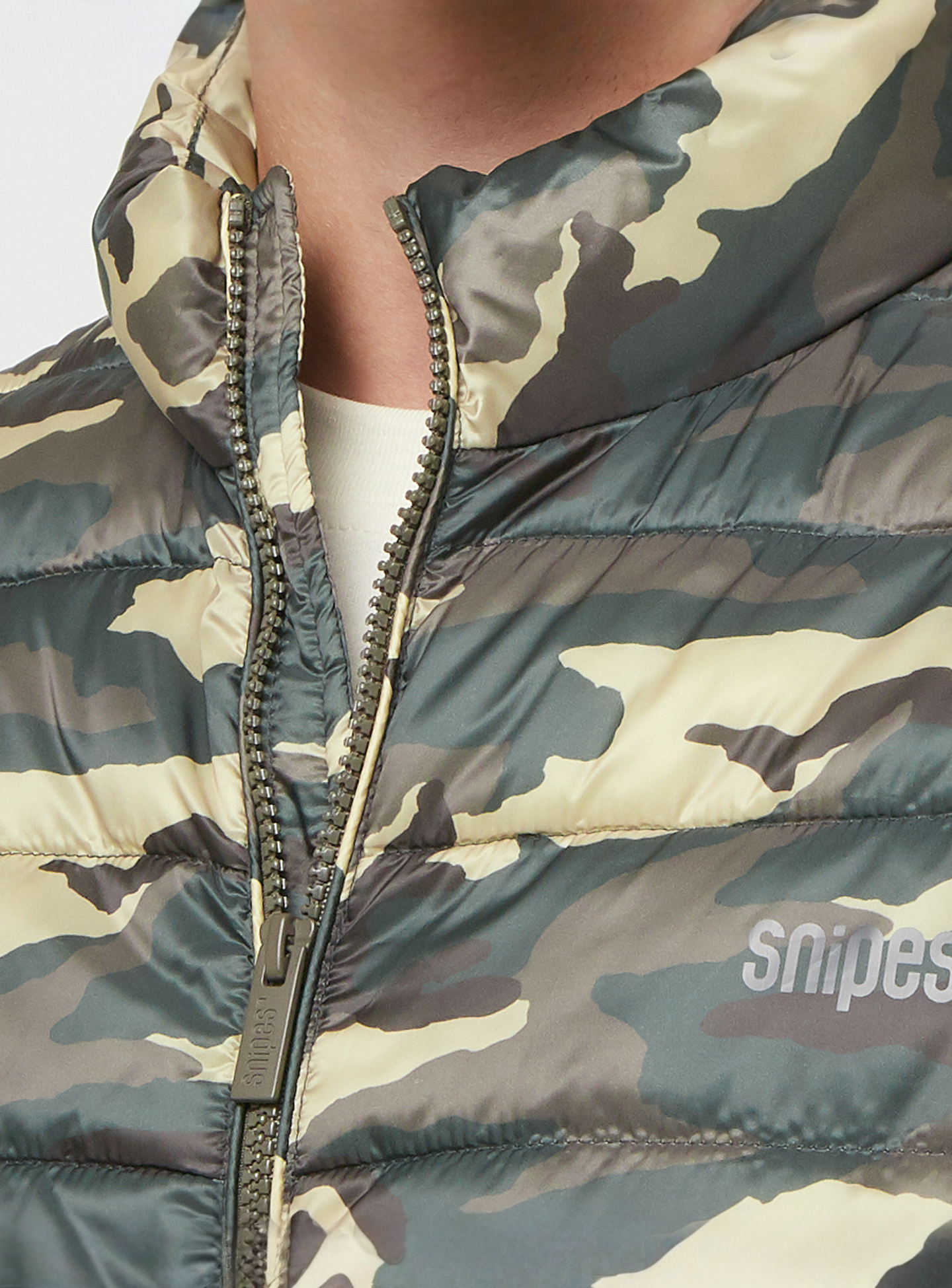 SNIPES, Small Logo Camo Light Puffer Vest, camouflage, Image 3 of 5